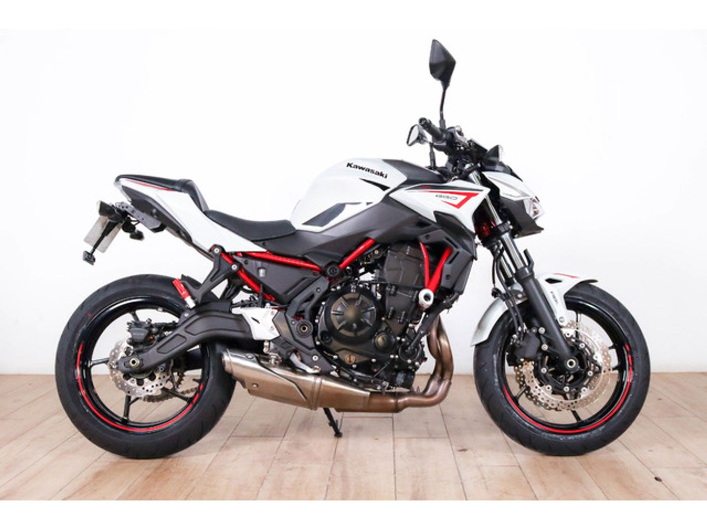 Kawasaki Z650 Blanco Motorcycle