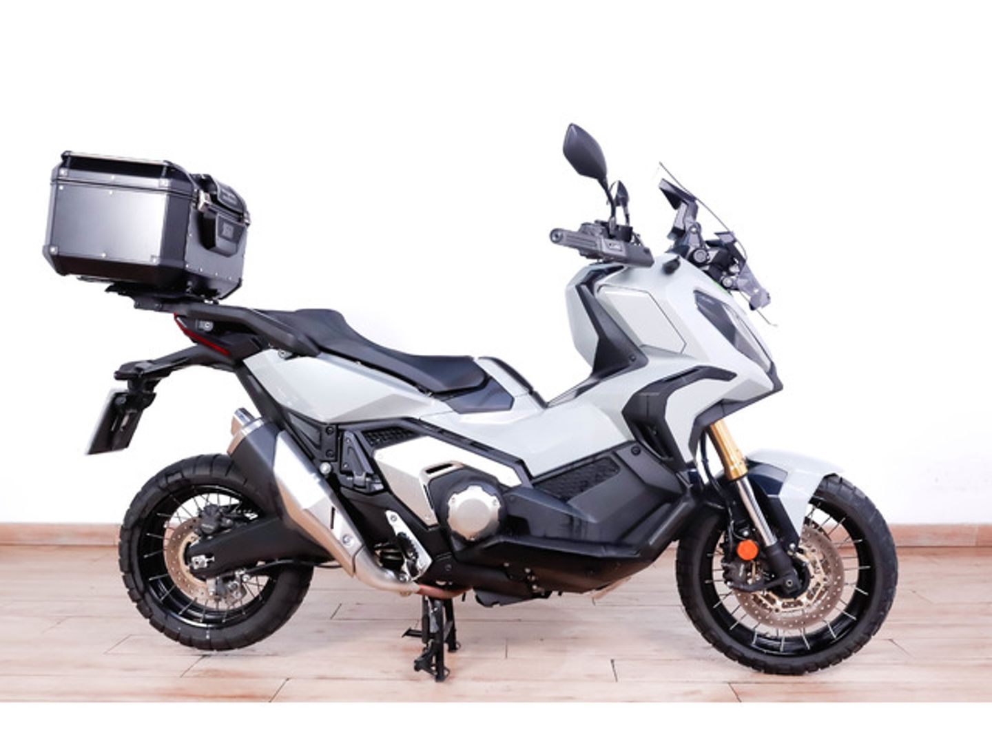 Honda X-ADV Blanco Motorcycle