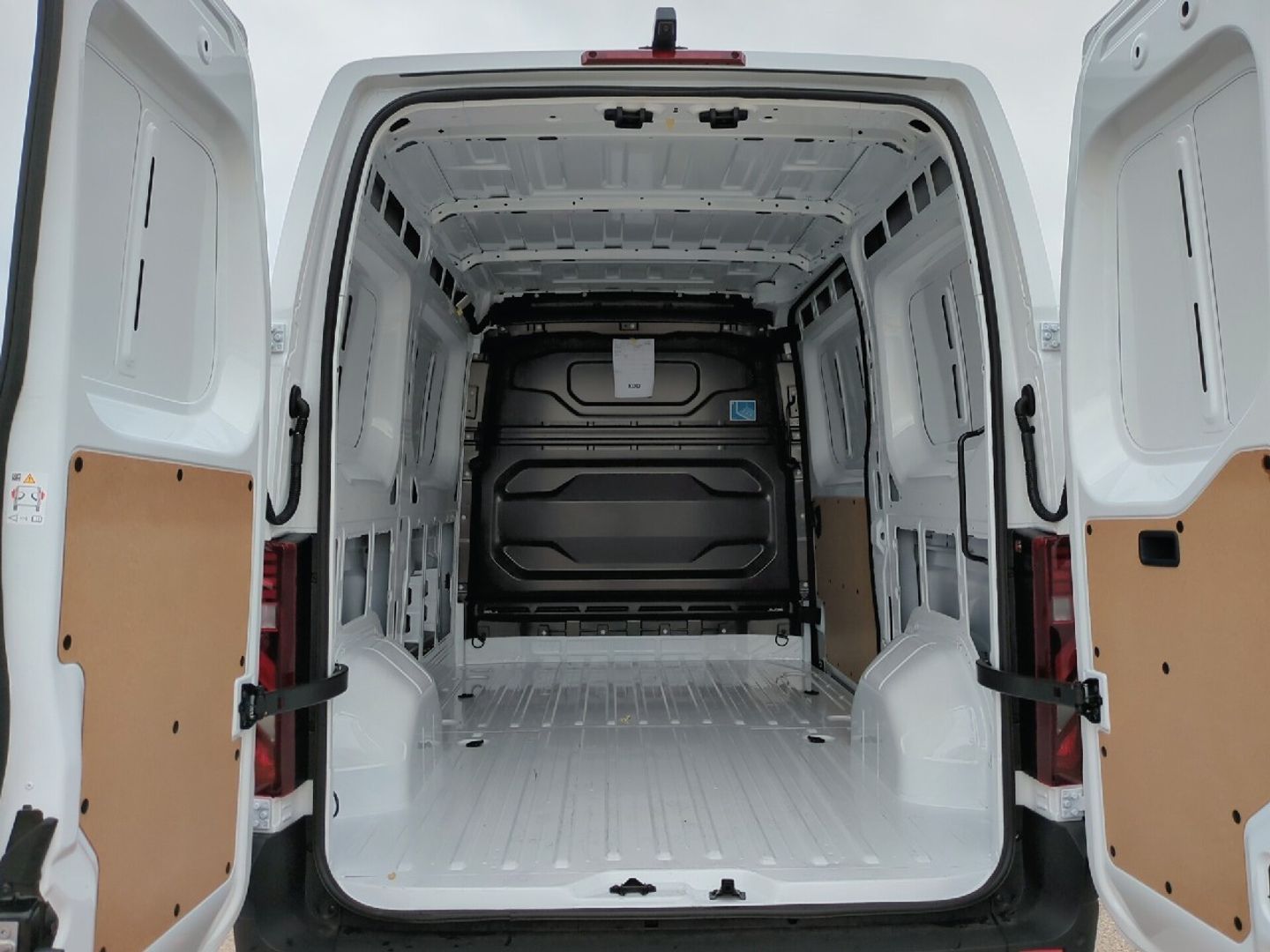 Renault Master E-Tech Furgon Gran Autonomía L2H2 3500 105 kW (143 CV) Blanco Industrial