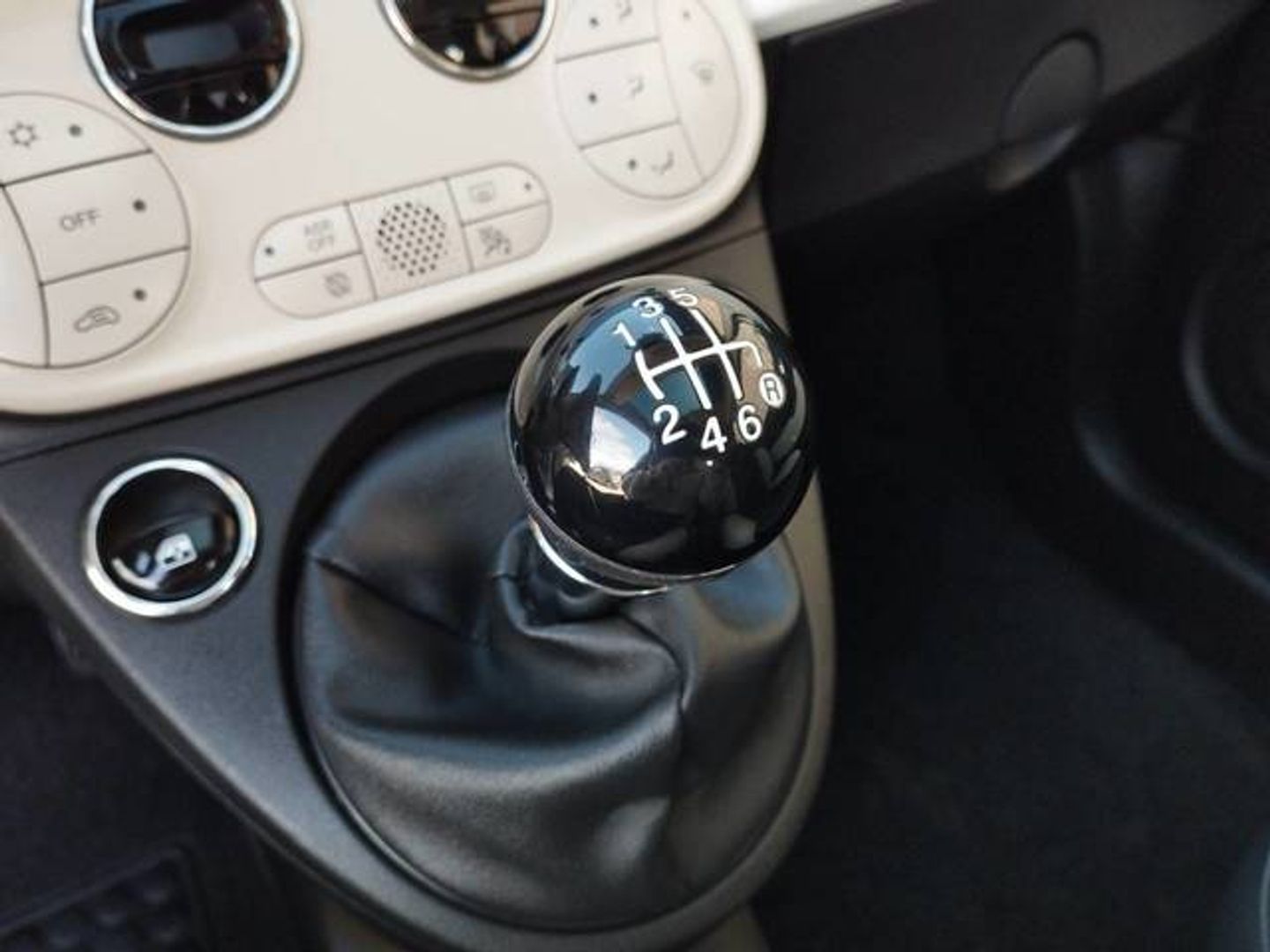 Fiat 500 1.0 Hybrid Dolcevita 51 kW (70 CV)