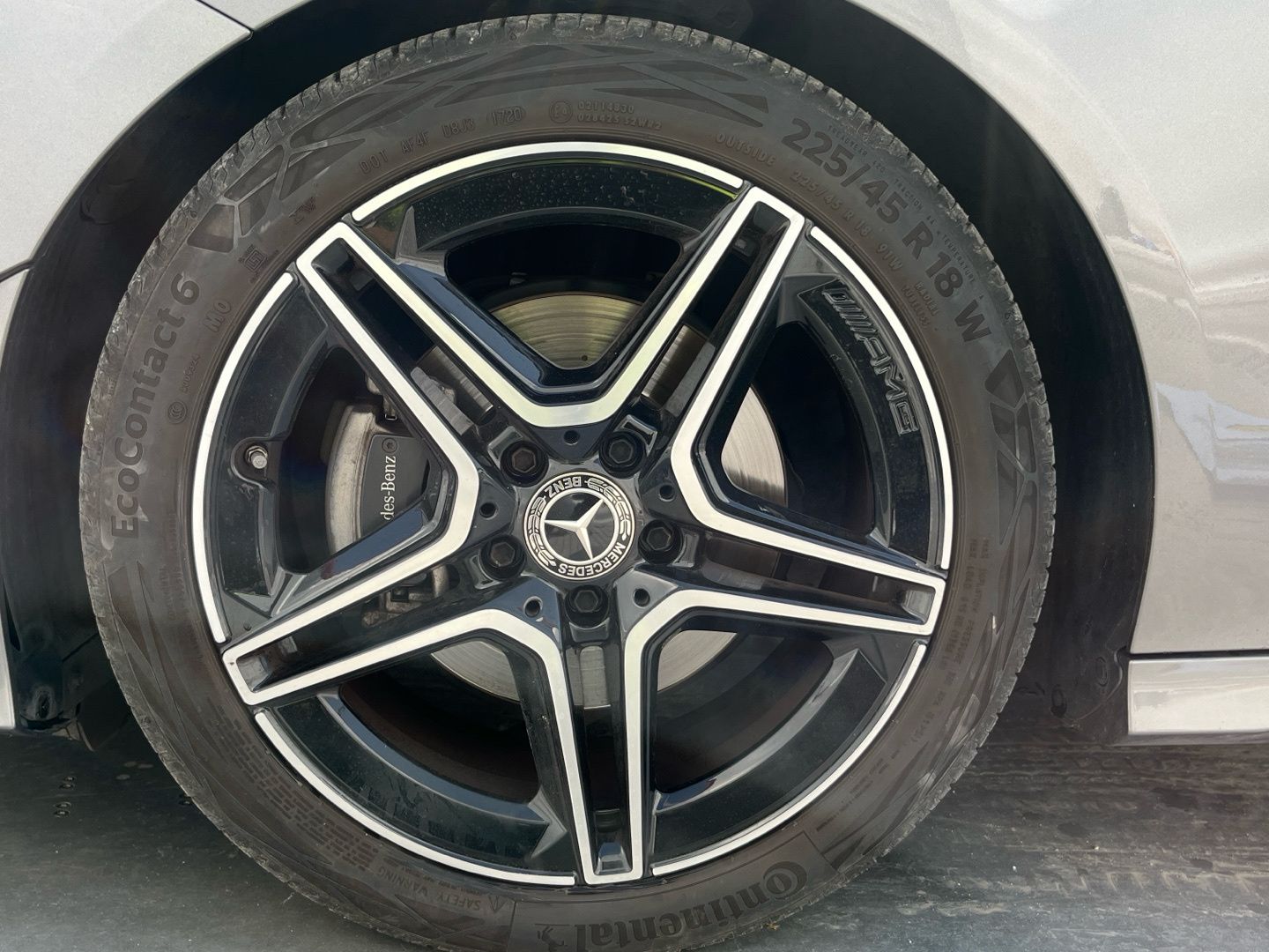 Mercedes-Benz CLA Shooting Brake 180 100 kW (136 CV)