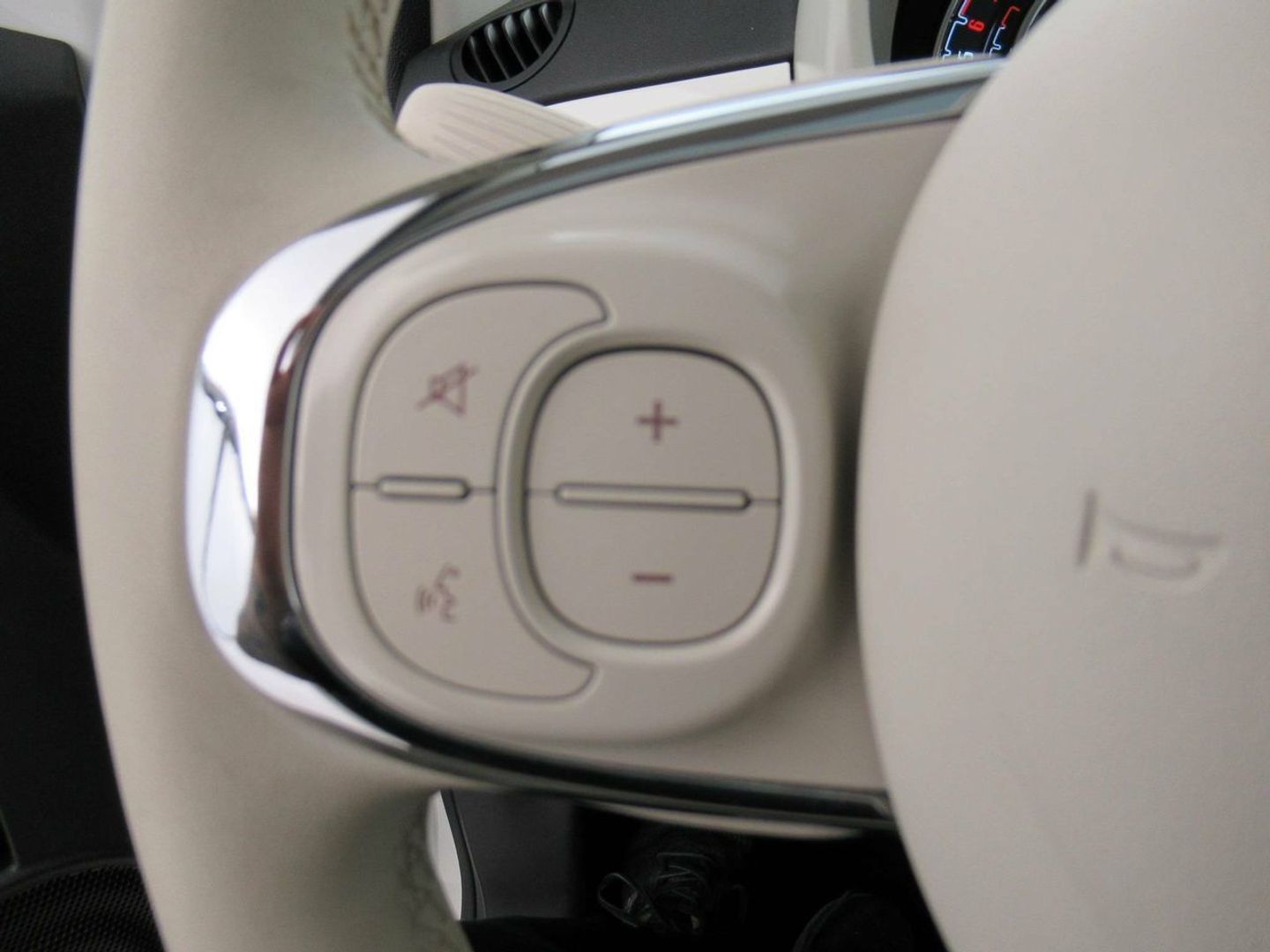 Fiat 500 1.0 Hybrid Dolcevita 51 kW (70 CV)