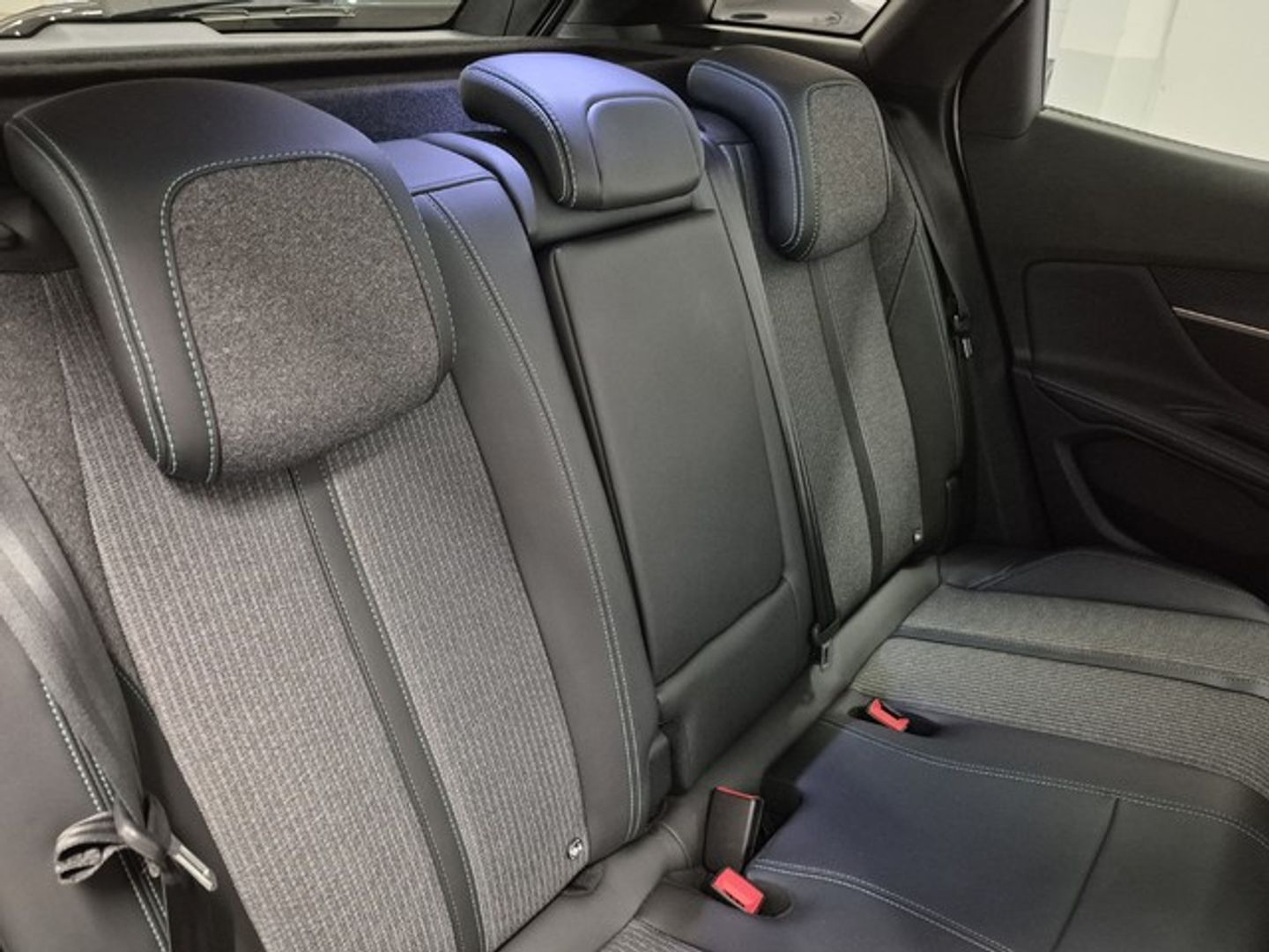 Peugeot 3008 Hybrid 225 Allure e-EAT8 165 kW (225 CV)