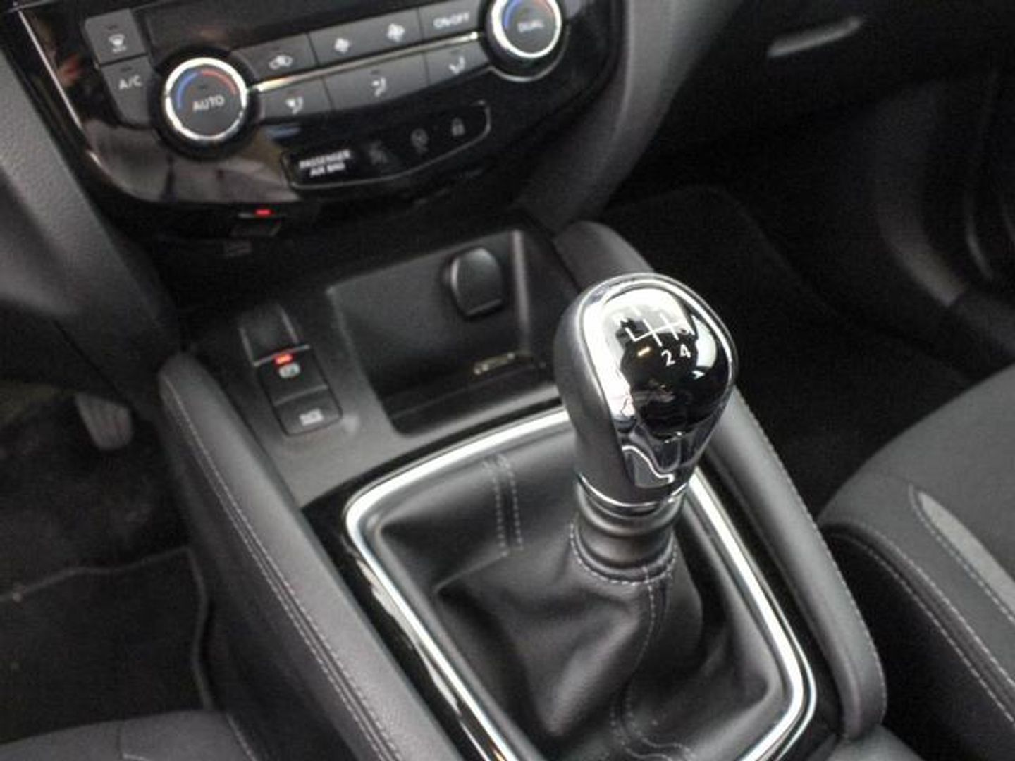 Nissan Qashqai DIG-T 140 mHEV N-Connecta 4x2 103 kW (140 CV)