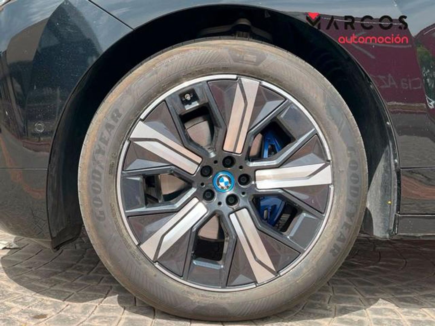 BMW iX xDrive40 240 kW (326 CV)