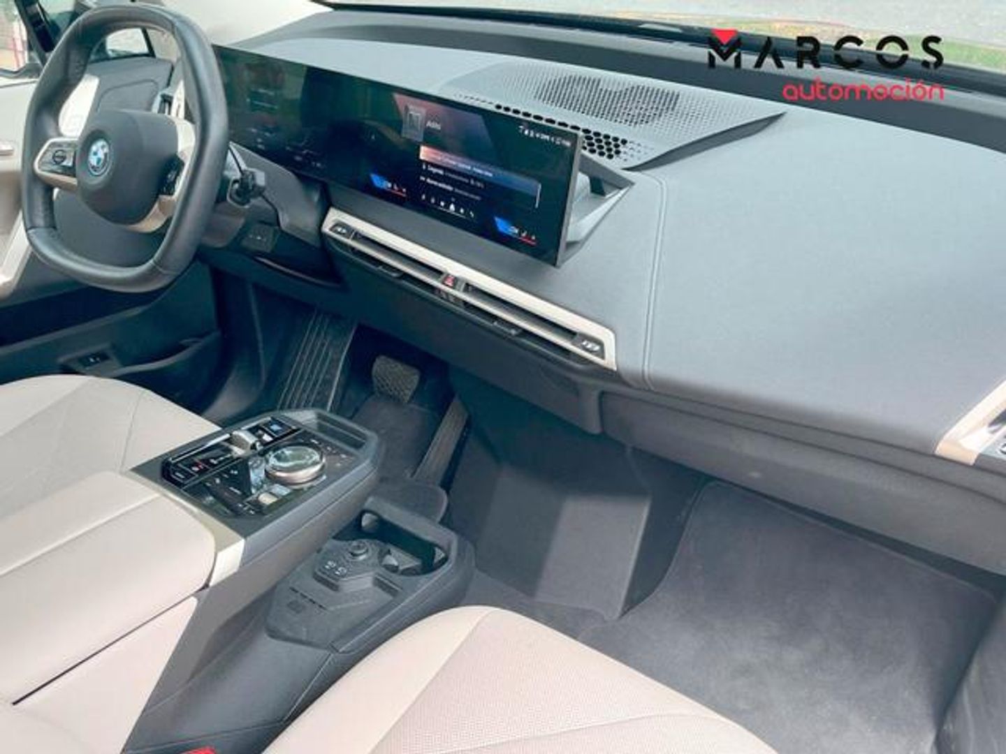 BMW iX xDrive40 240 kW (326 CV)