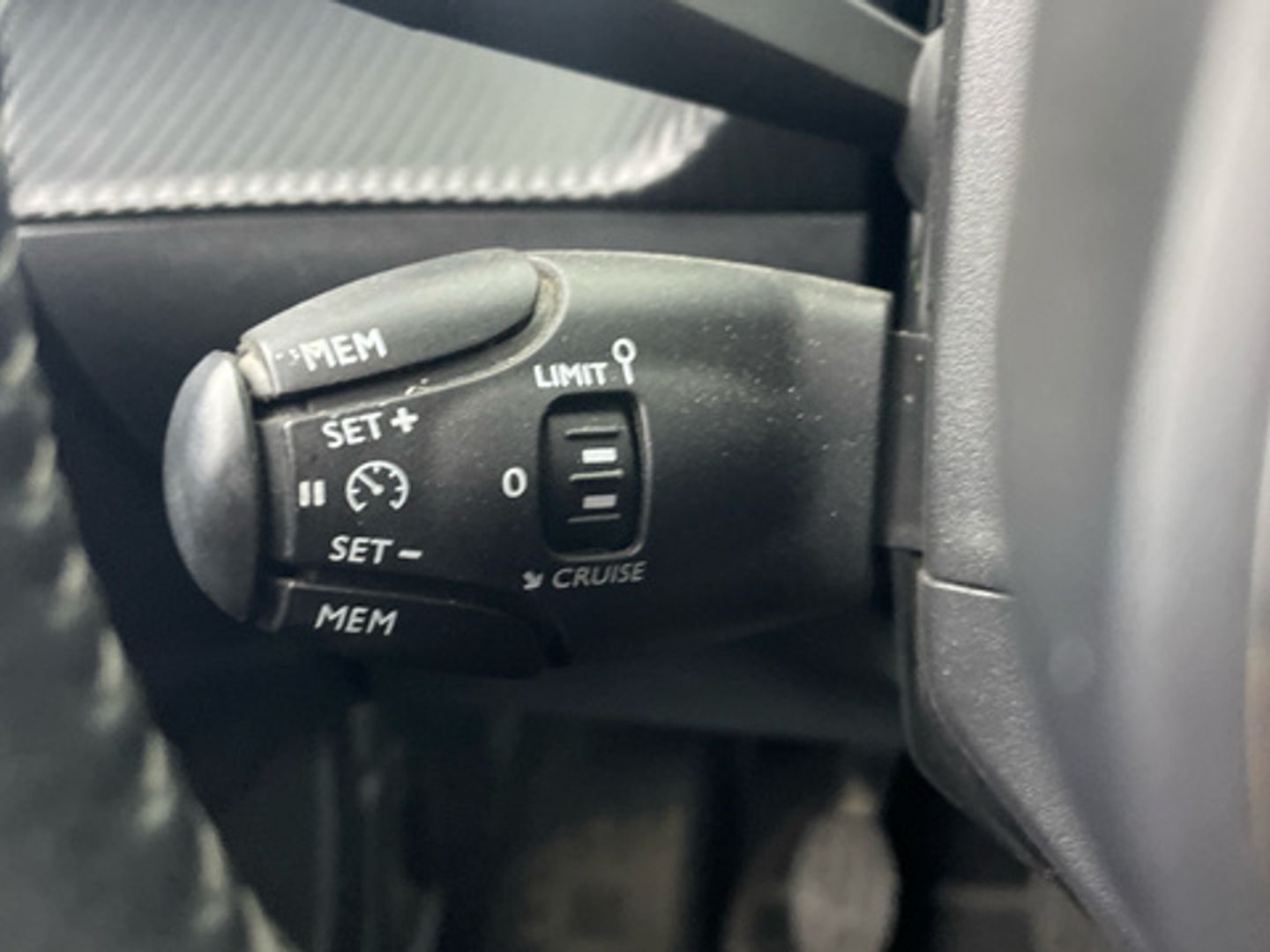 Peugeot 2008 BlueHDi 100 S&S Allure 74 kW (100 CV)