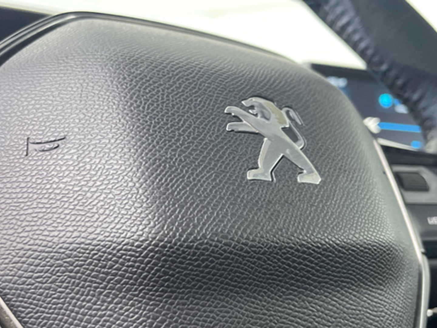 Peugeot 2008 BlueHDi 100 S&S Allure 74 kW (100 CV)