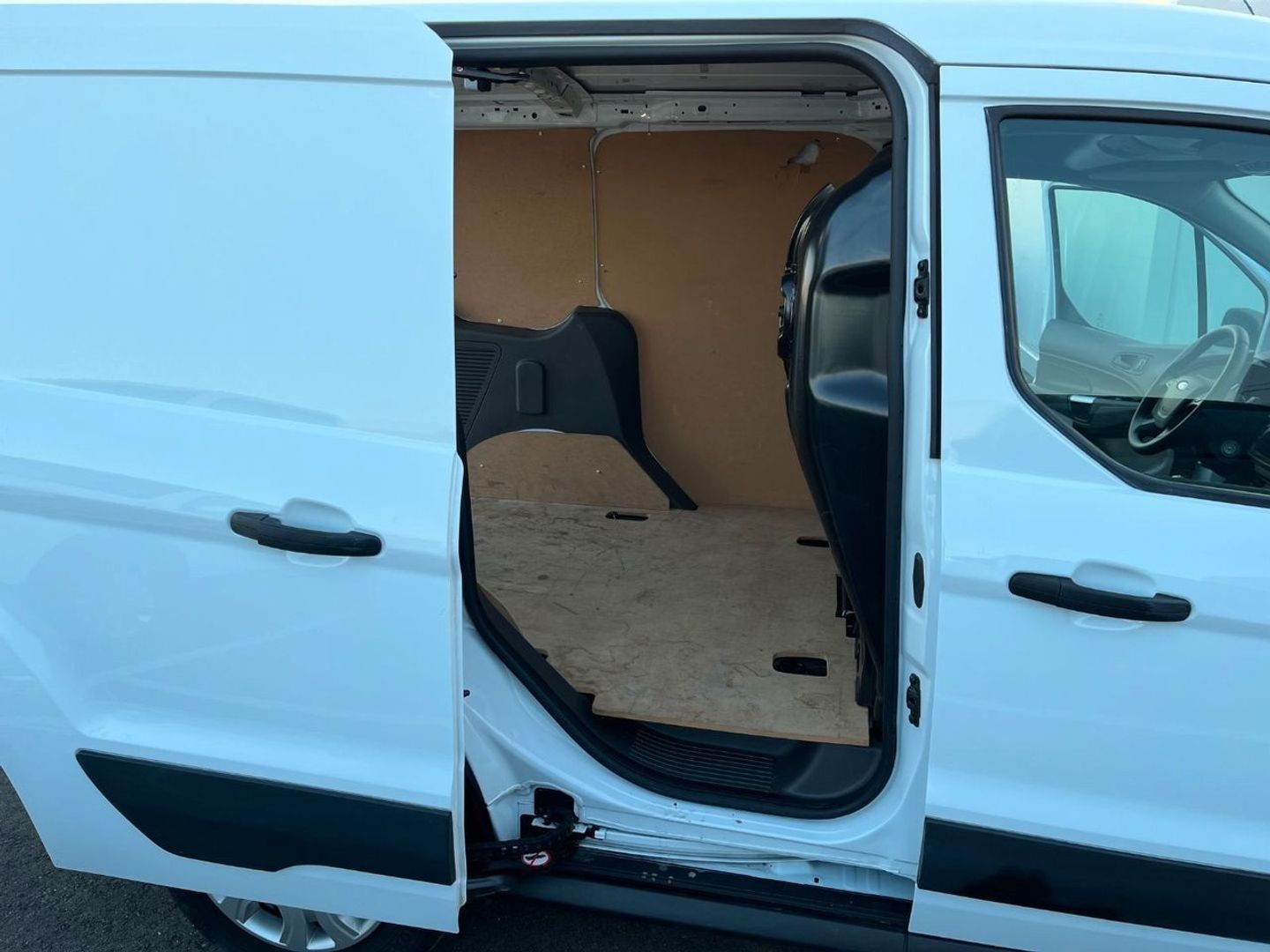 Ford Transit Connect Furgon 1.5 TDCi Trend 210 L2 74 kW (100 CV)