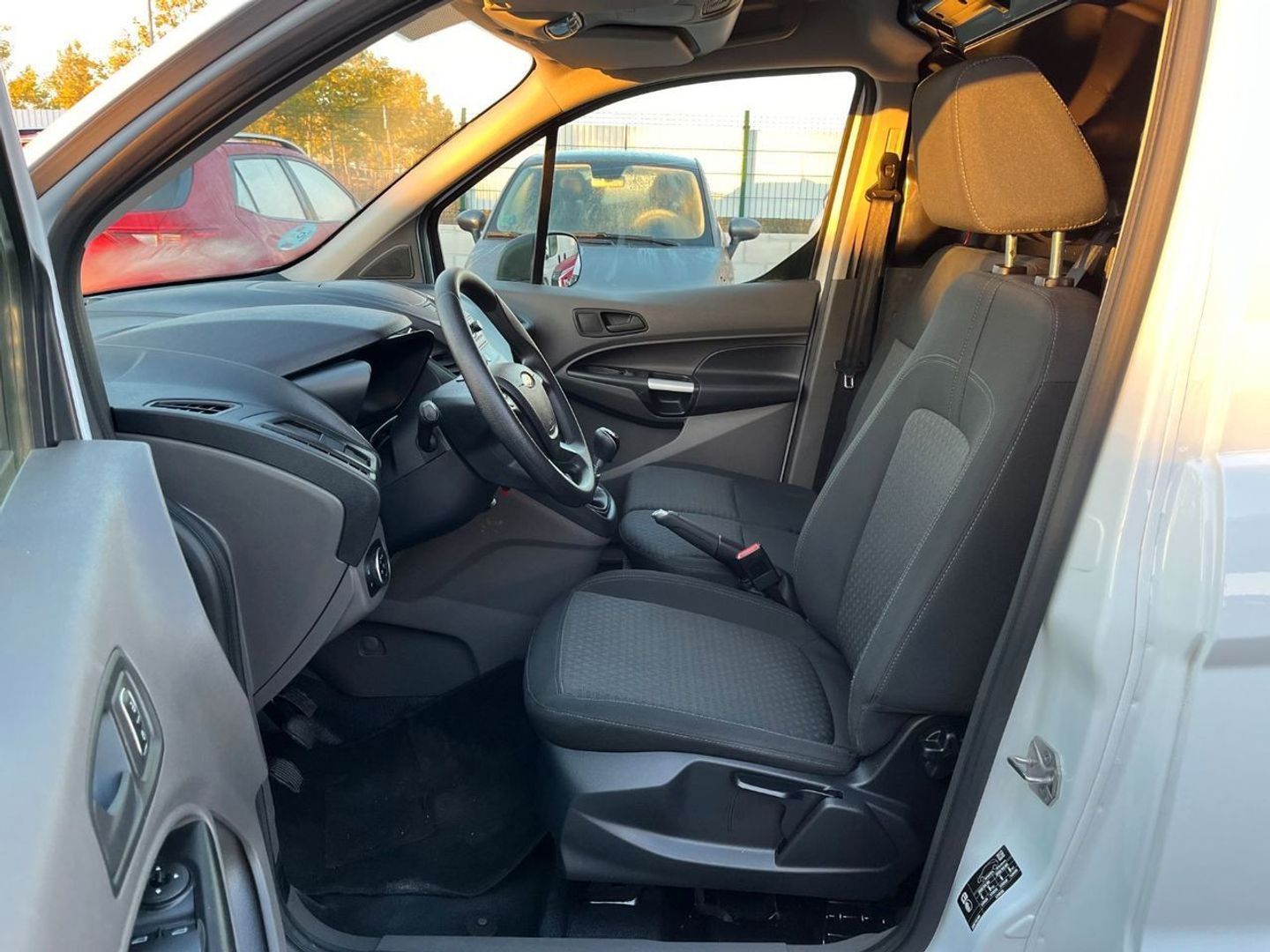 Ford Transit Connect Furgon 1.5 TDCi Trend 210 L2 74 kW (100 CV)
