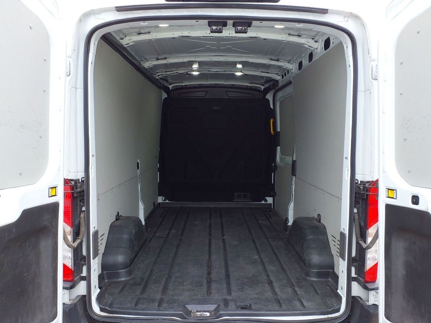 Ford Transit Furgon 350 L2H2 Trend FWD 96 kW (130 CV)