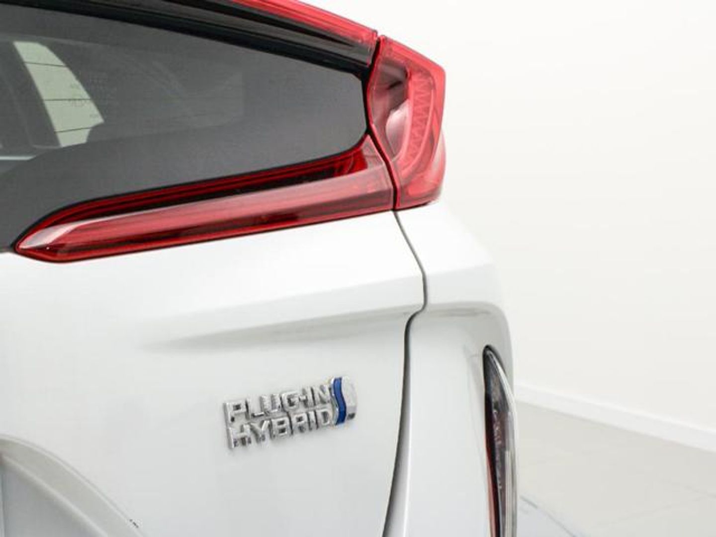 Toyota Prius 1.8 Plug-In 125PH Advance 90 kW (122 CV)