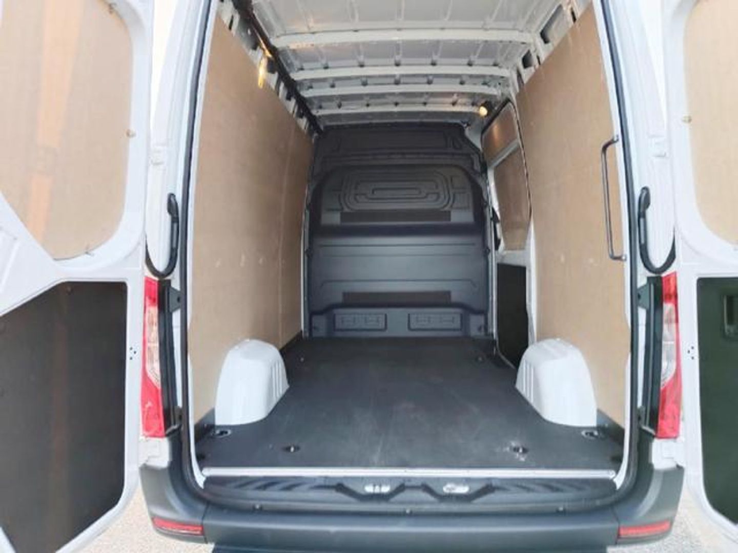 Mercedes-Benz Sprinter Furgón eSprinter 320 Pro Medio (81kWh) 150 kW (204 CV)