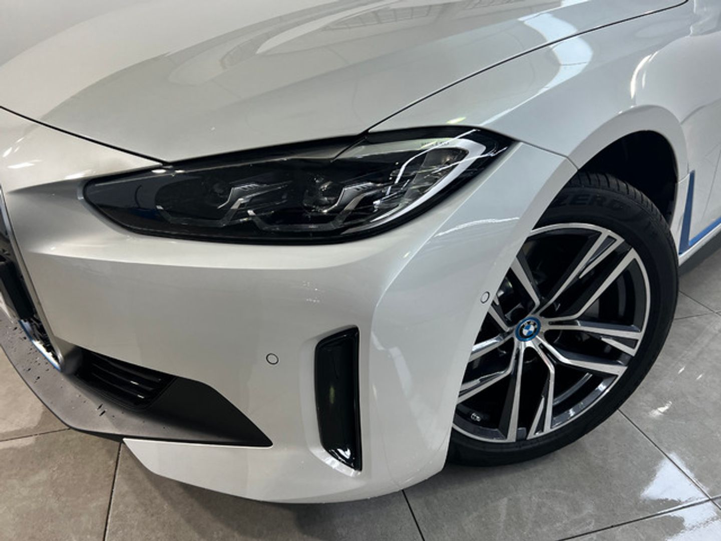 BMW i4 eDrive40 250 kW (340 CV)