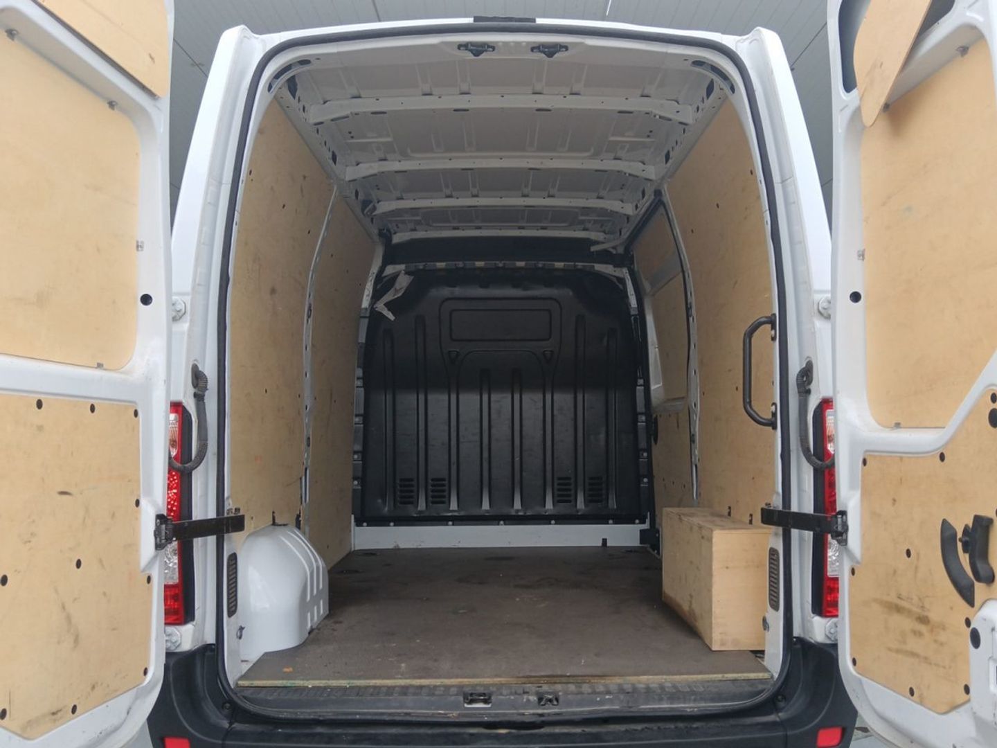 Renault Master Furgon L2H2 3300 Blue dCi 99 kW (135 CV)