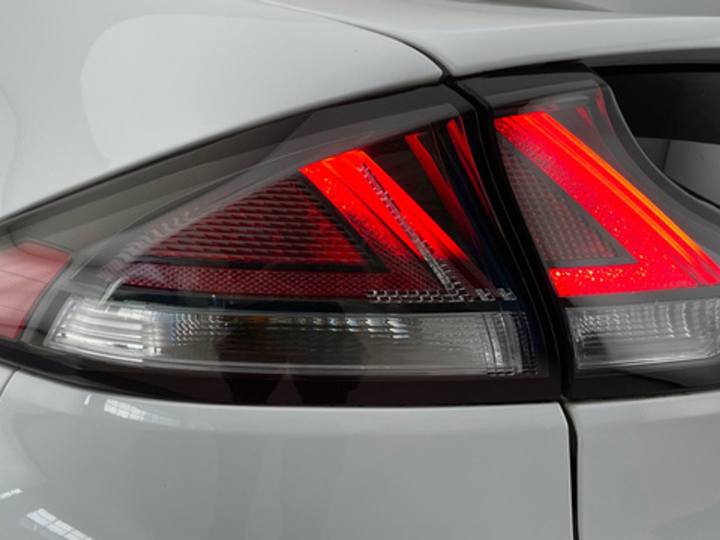 Hyundai Ioniq 1.6 GDI HEV Tecno DCT 104 kW (141 CV)