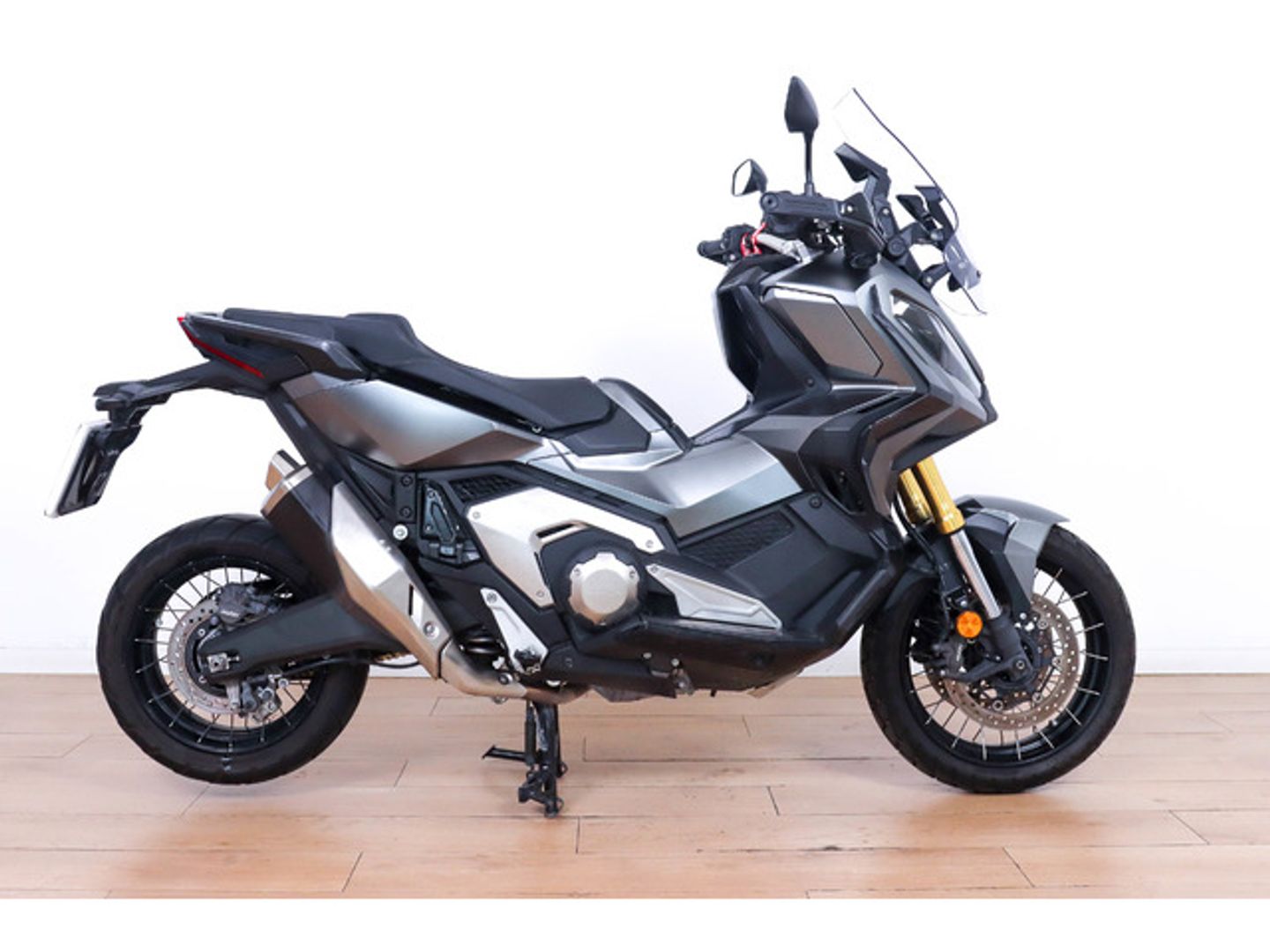 Honda X-ADV Gris Plata Motorcycle