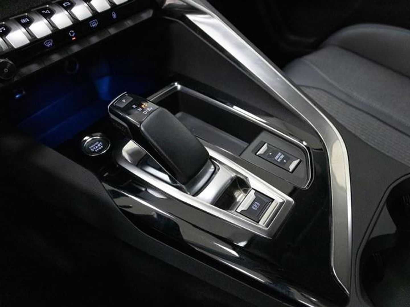 Peugeot 3008 Hybrid 225 Allure e-EAT8 165 kW (225 CV)