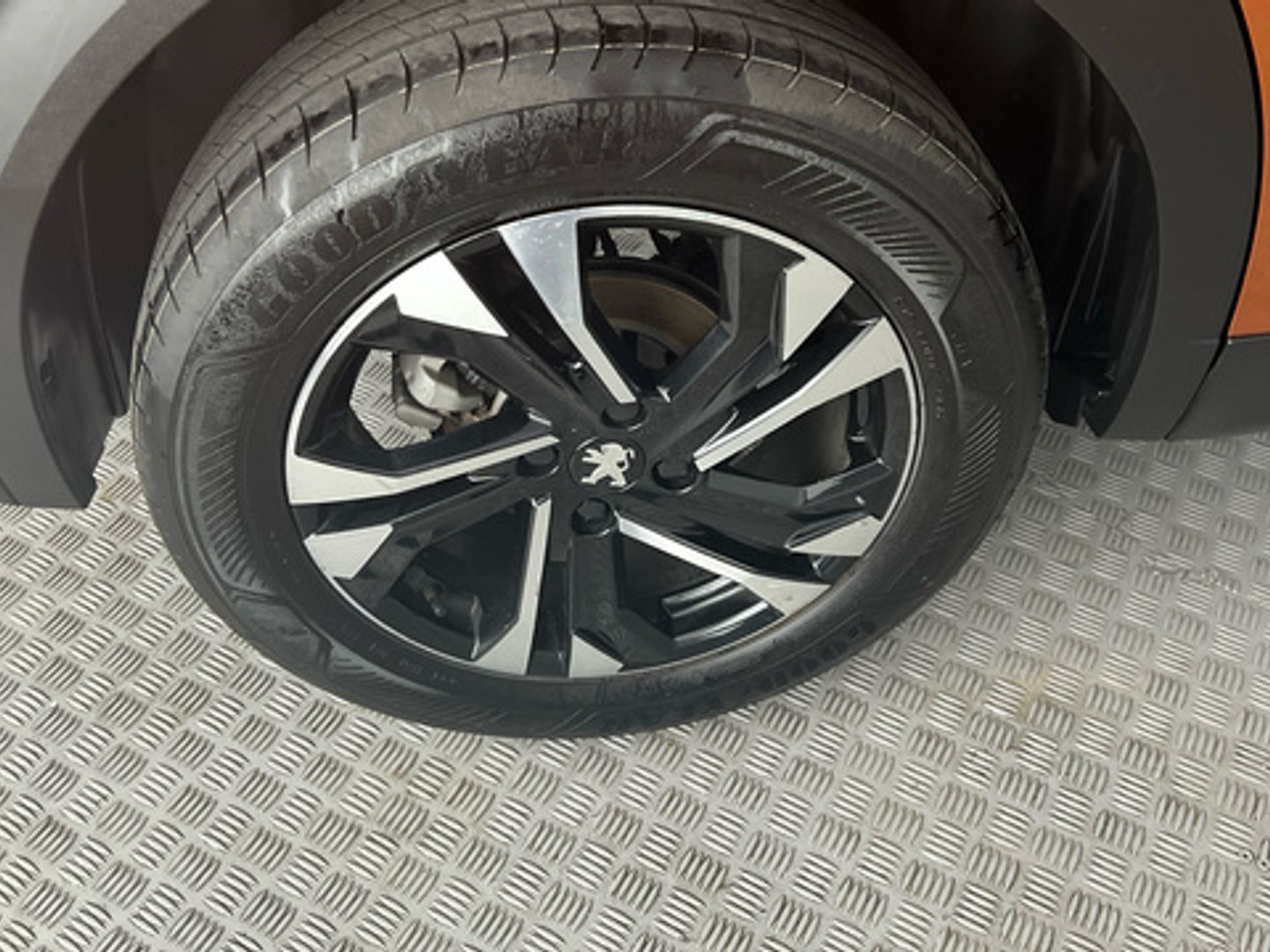Peugeot 2008 BlueHDi 110 Allure 81 kW (110 CV)