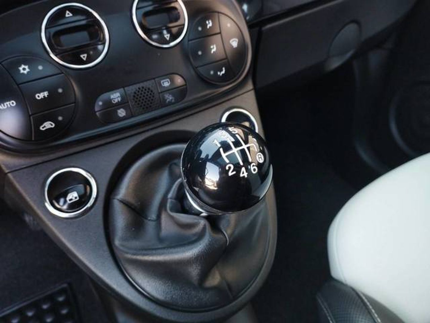 Fiat 500 1.0 Hybrid Dolcevita 51 kW (70 CV)