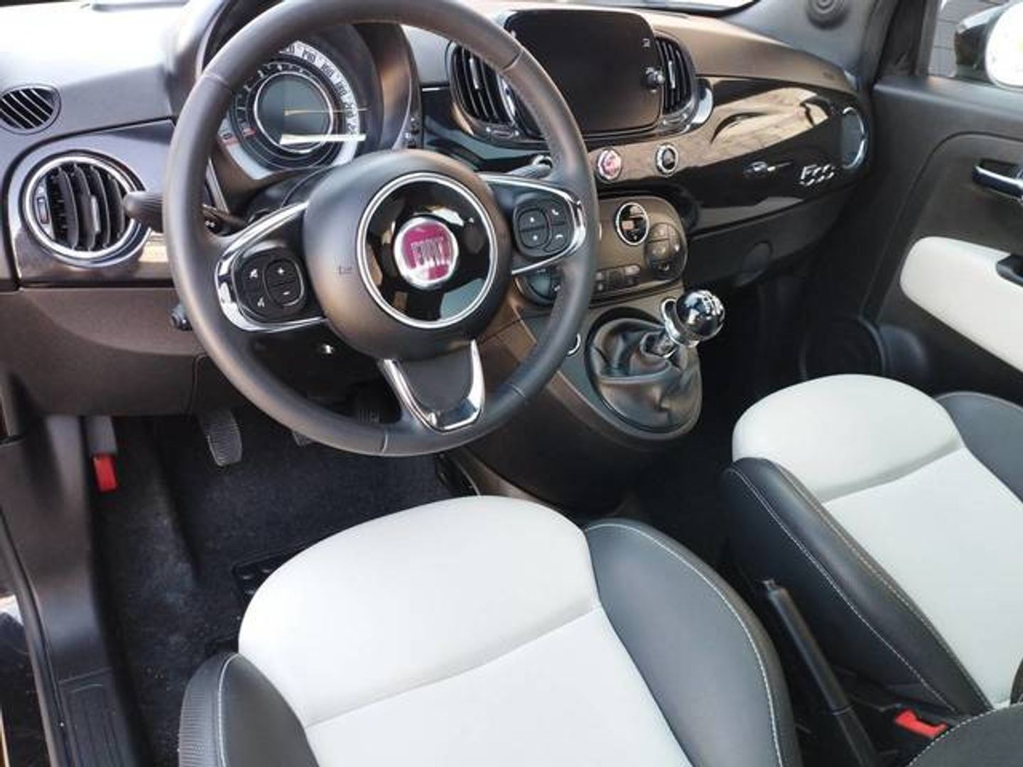 Fiat 500 1.0 Hybrid Dolcevita 51 kW (70 CV)
