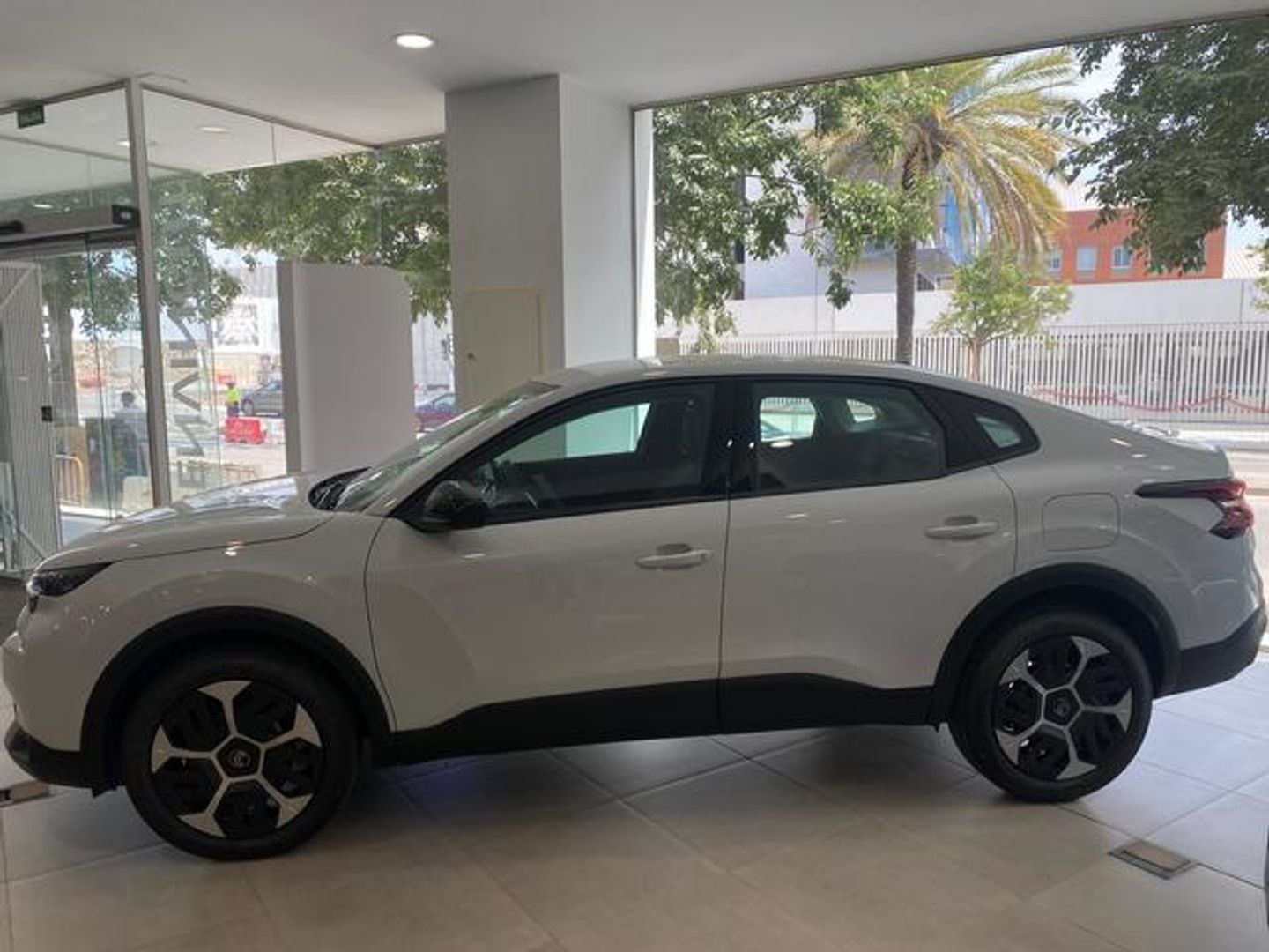 Citroen C4 X Hybrid 136 e-DCS6 Plus 100 kW (136 CV)