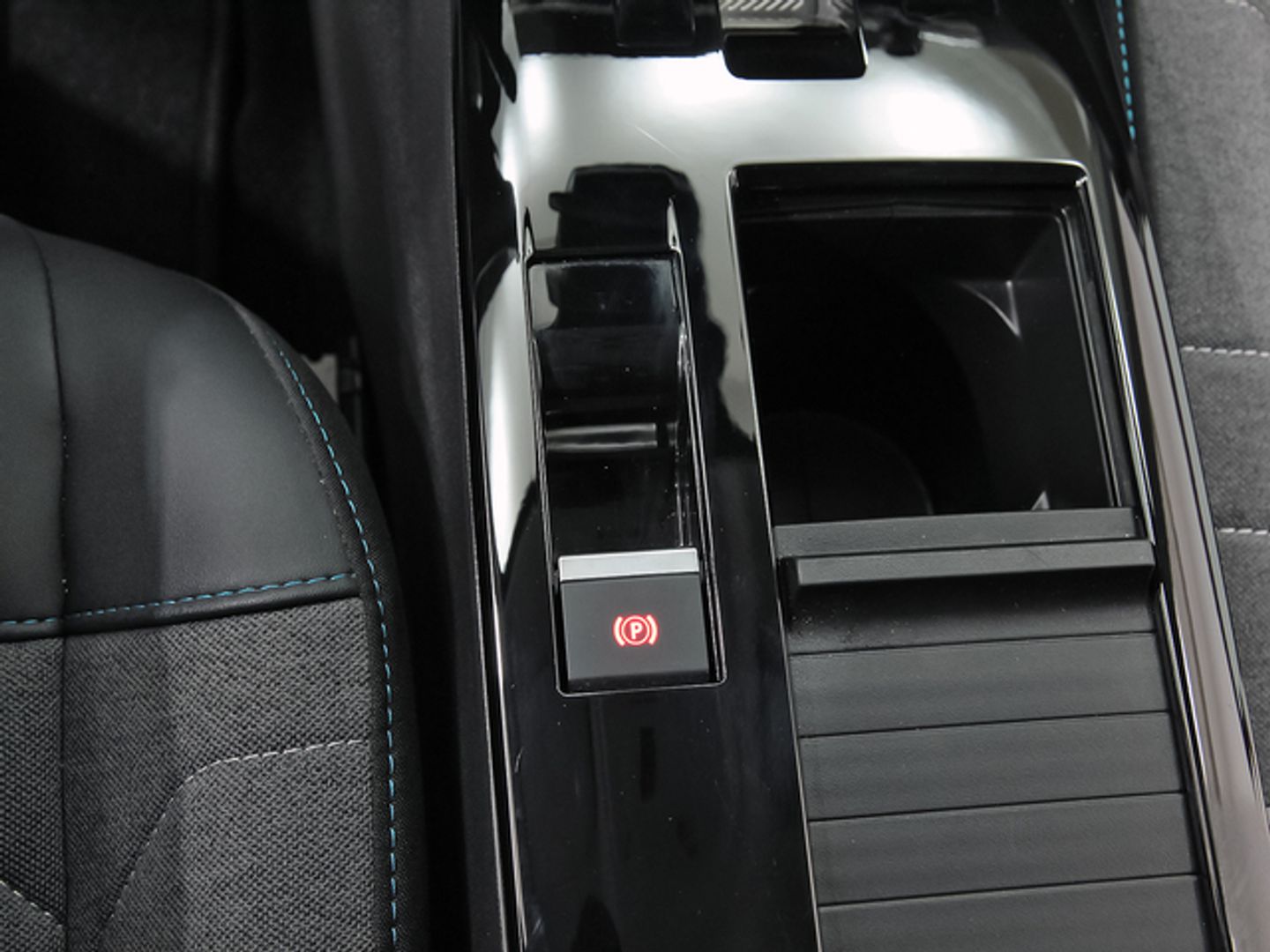 Citroen C4 X BlueHDi 130 S&S Plus EAT8 96 kW (131 CV)