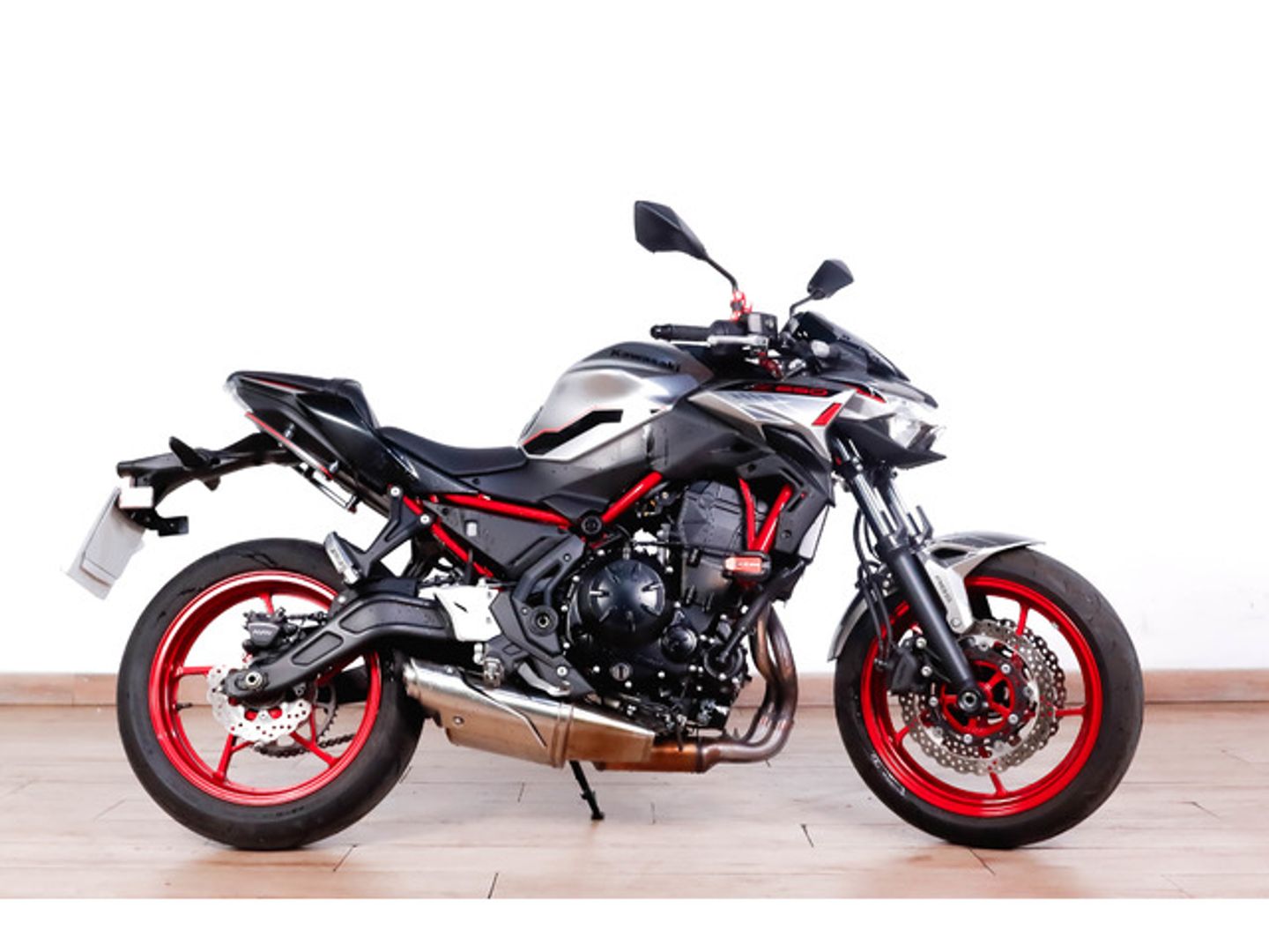 Kawasaki Z650 Gris Motorcycle