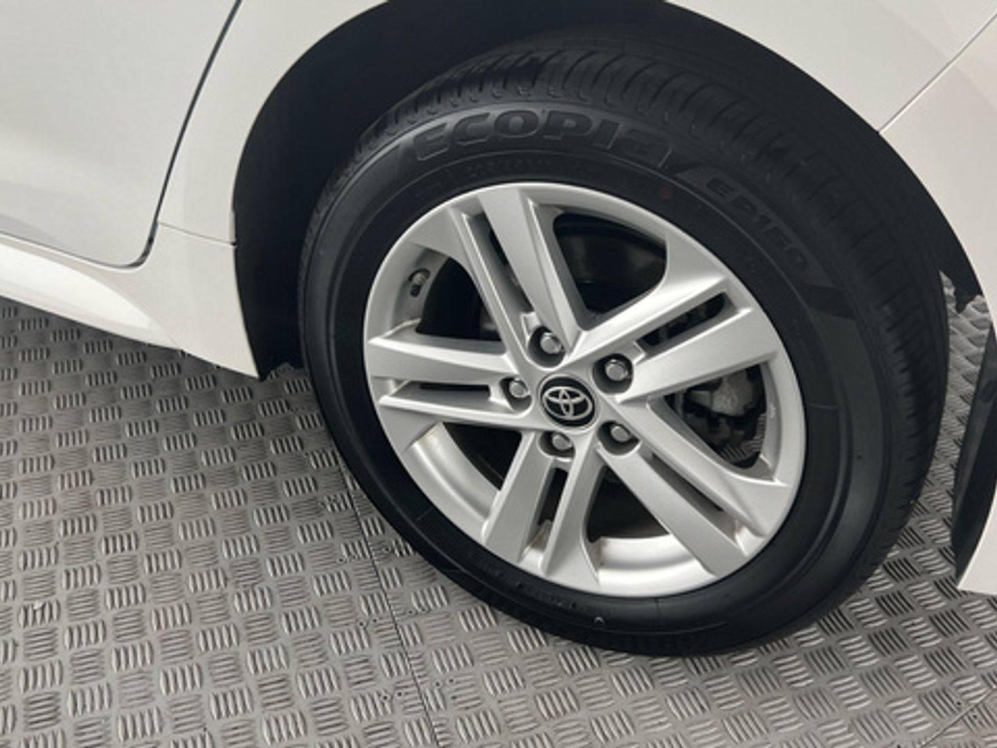 Toyota Corolla 1.8 125H Business Plus E-CVT 90 kW (122 CV)