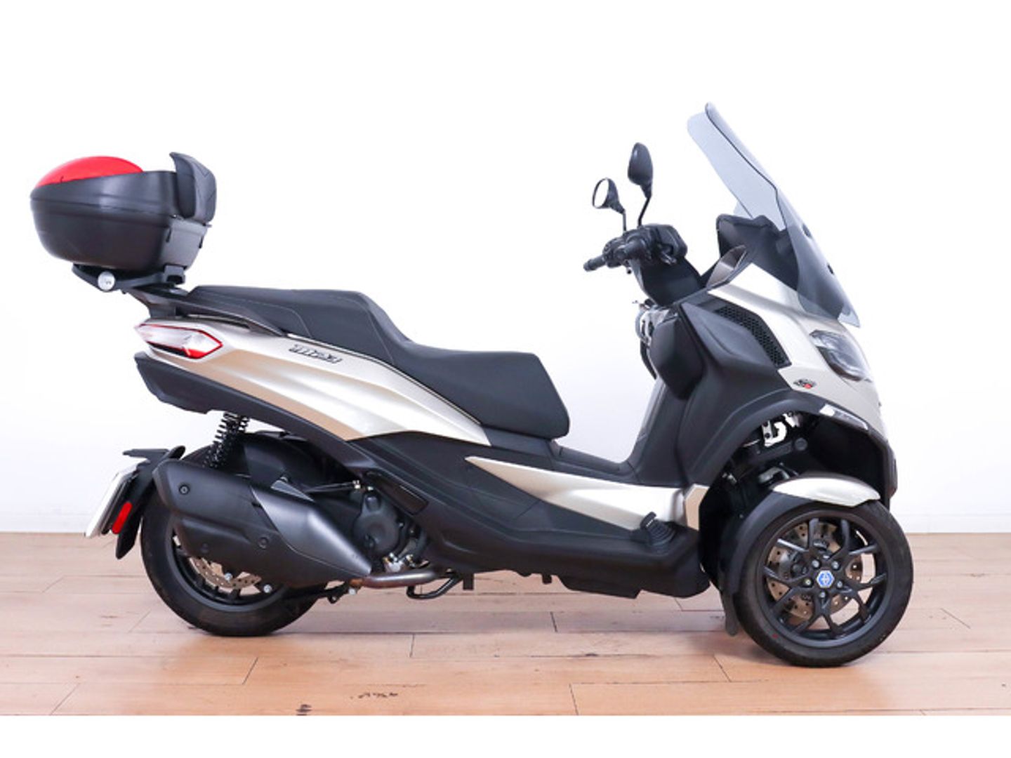 Piaggio MP3 400 HPE Gris Plata Motorcycle