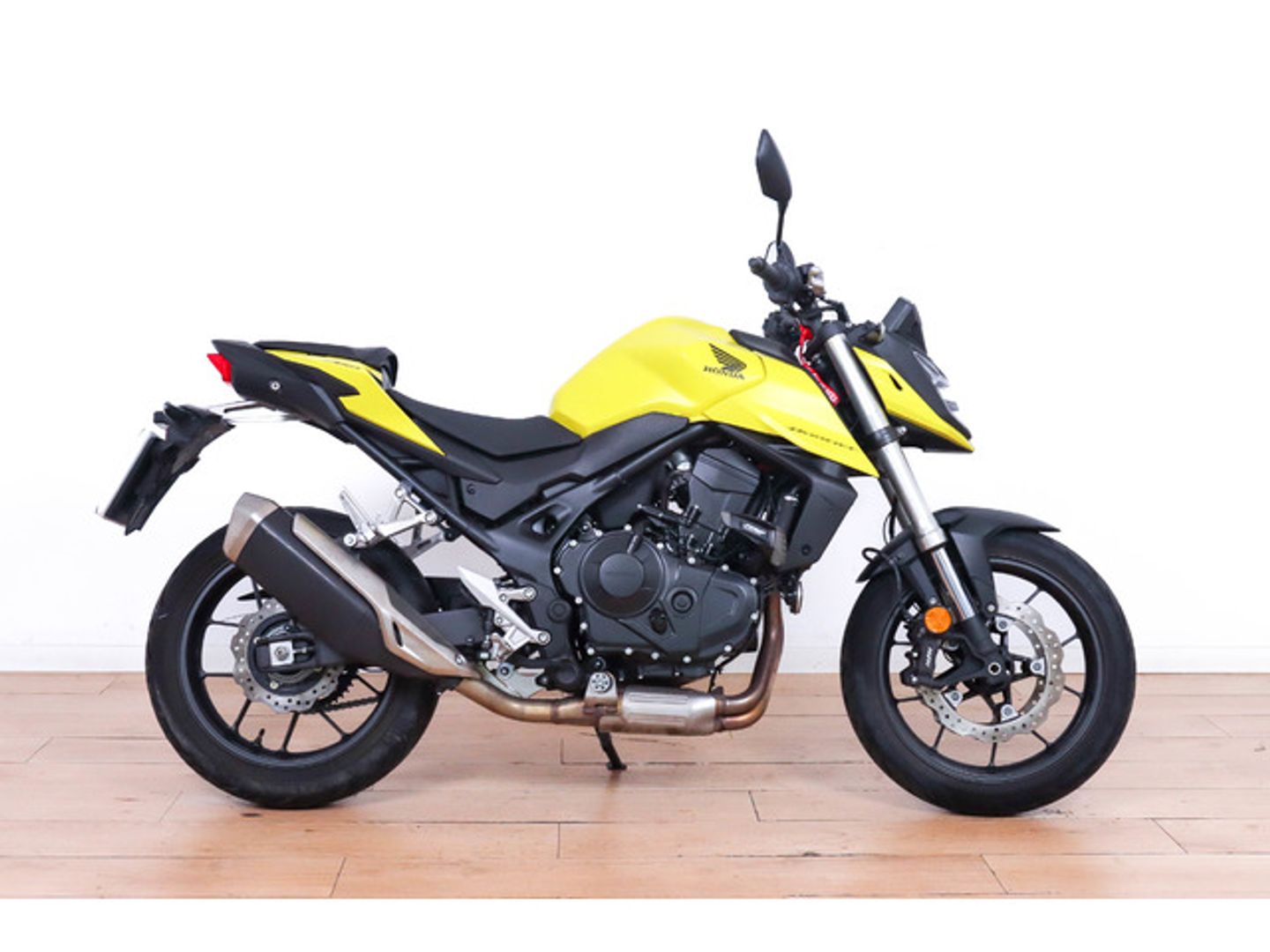 Honda CB750 Hornet A2 Amarillo Motorcycle