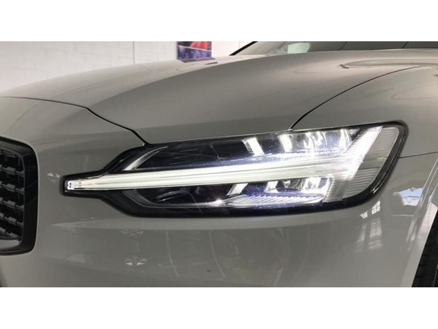 Volvo V60 B4 D R-Design Auto 145 kW (197 CV)