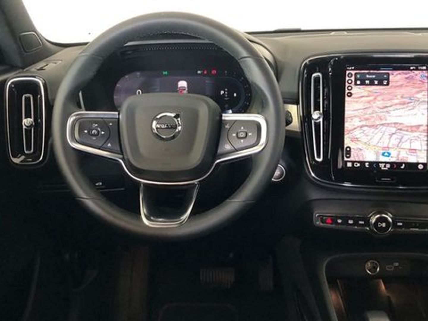 Volvo XC40 B3 G Plus Dark Auto 120 kW (163 CV)