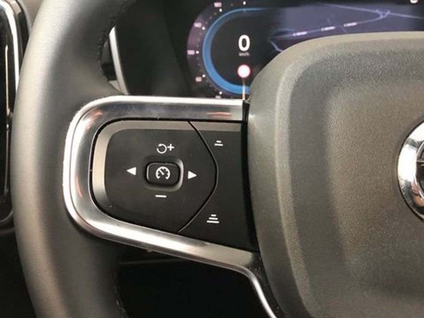 Volvo XC40 B3 G Plus Dark Auto 120 kW (163 CV)