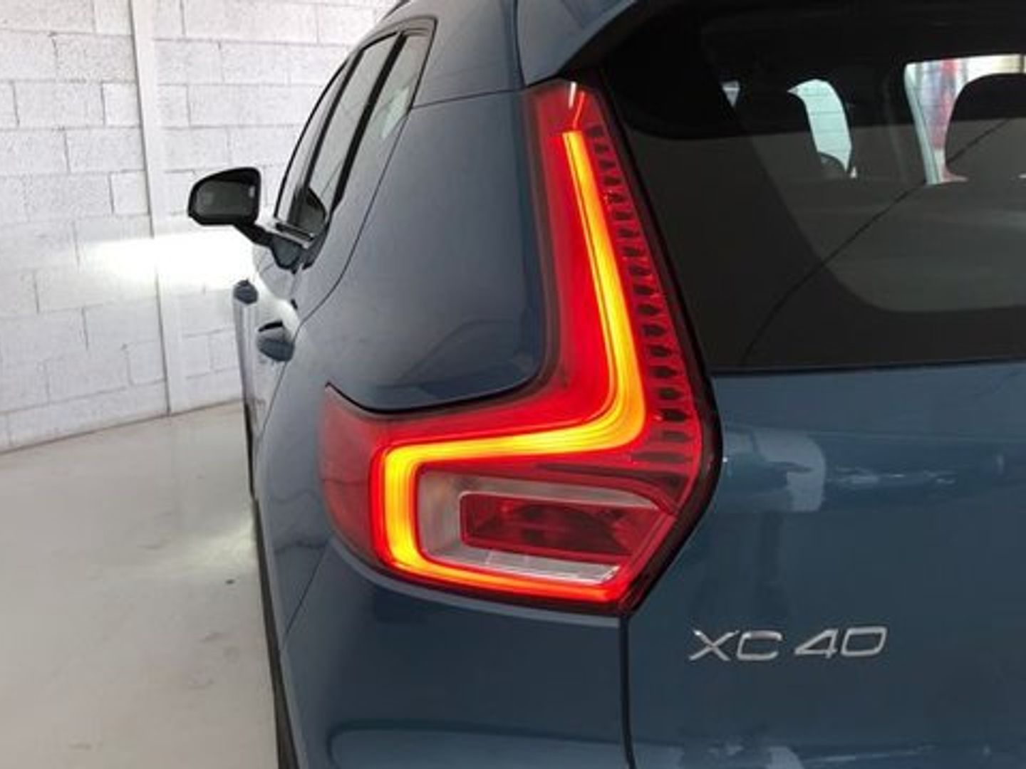 Volvo XC40 B3 G Plus Dark Auto 120 kW (163 CV)
