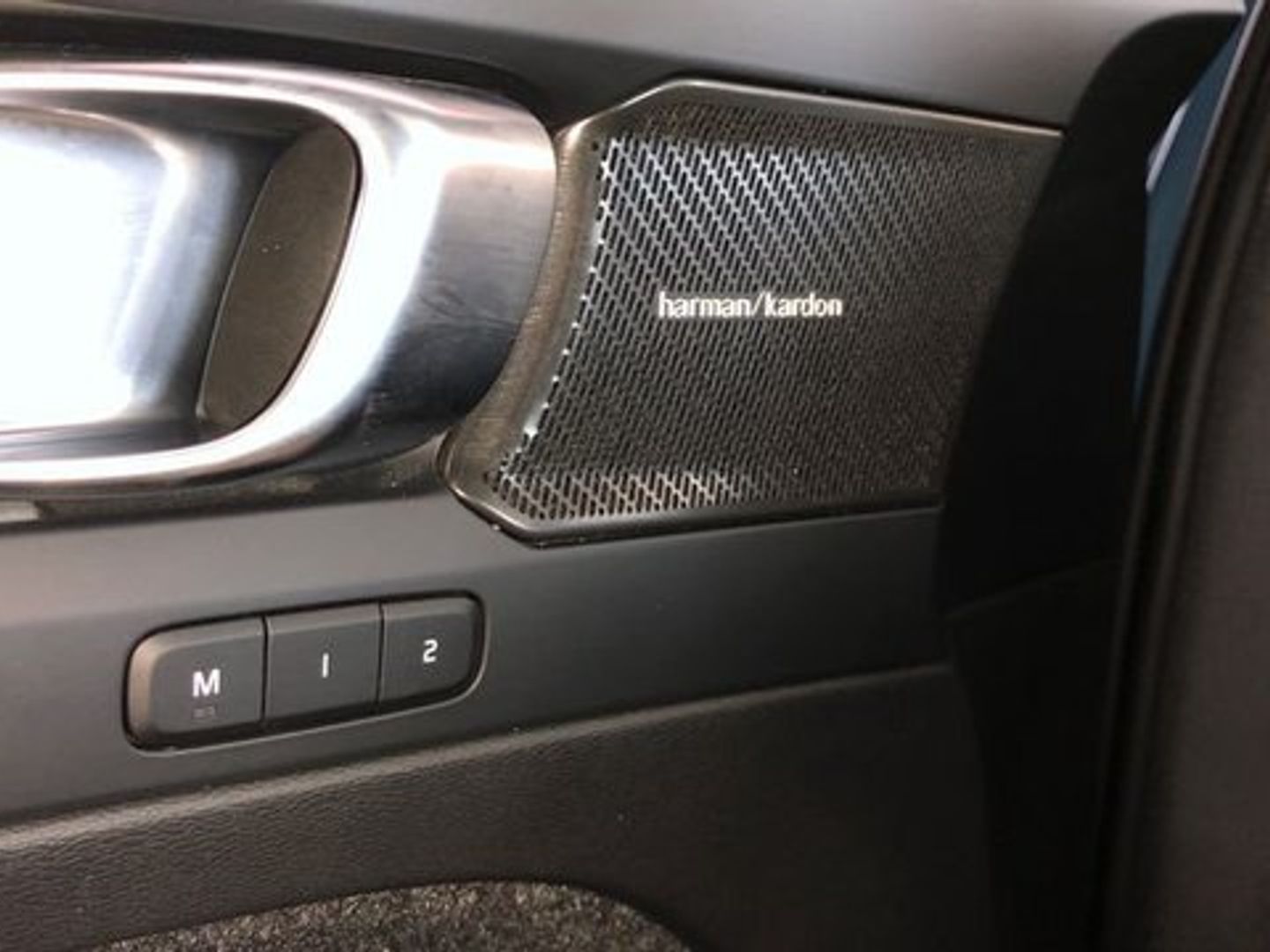 Volvo XC40 B3 G Plus Dark Auto 120 kW (163 CV)