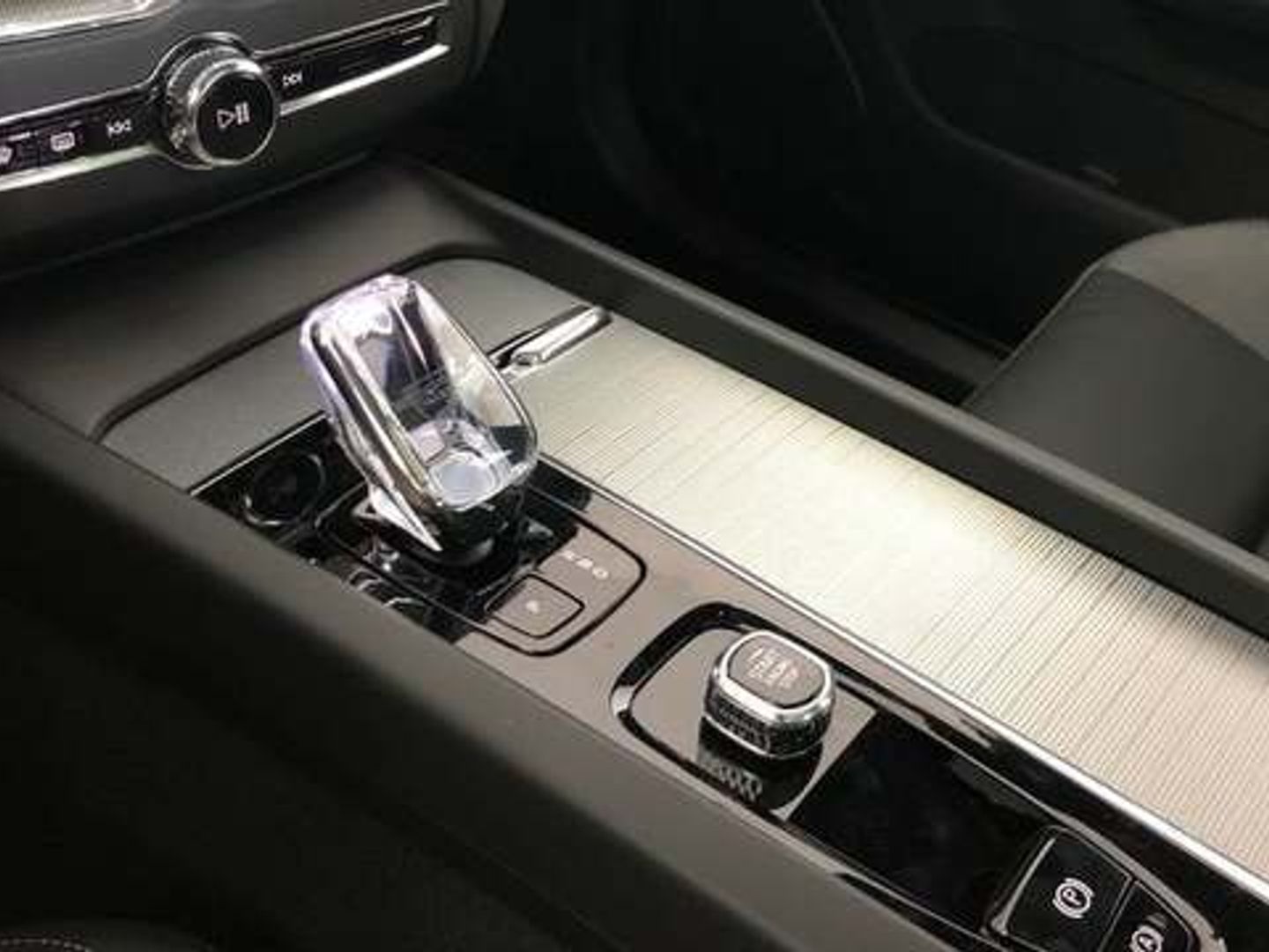 Volvo XC60 B5 G Black Edition Plus Dark AWD AT 184 kW (250 CV)