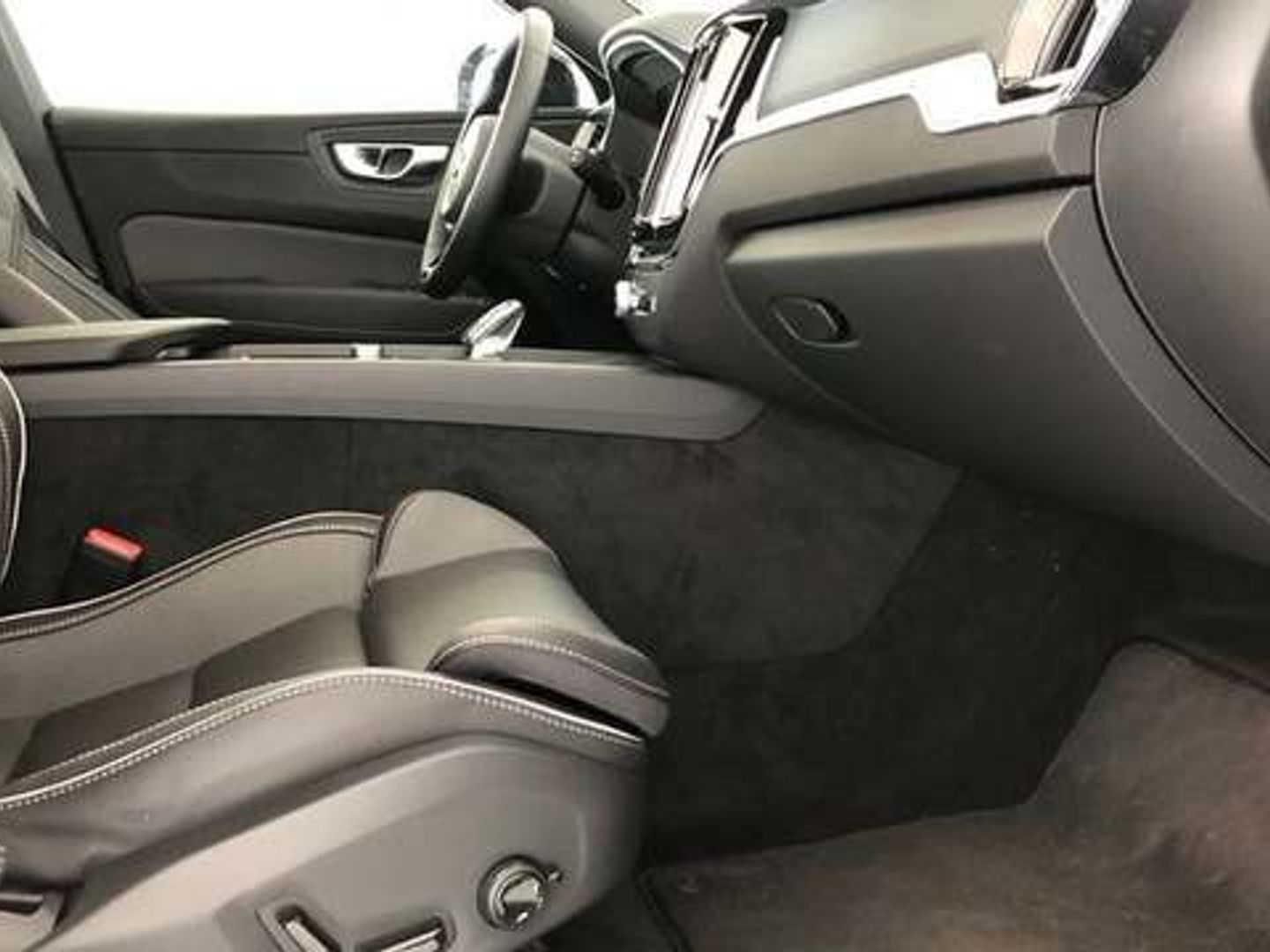 Volvo XC60 B5 G Black Edition Plus Dark AWD AT 184 kW (250 CV)