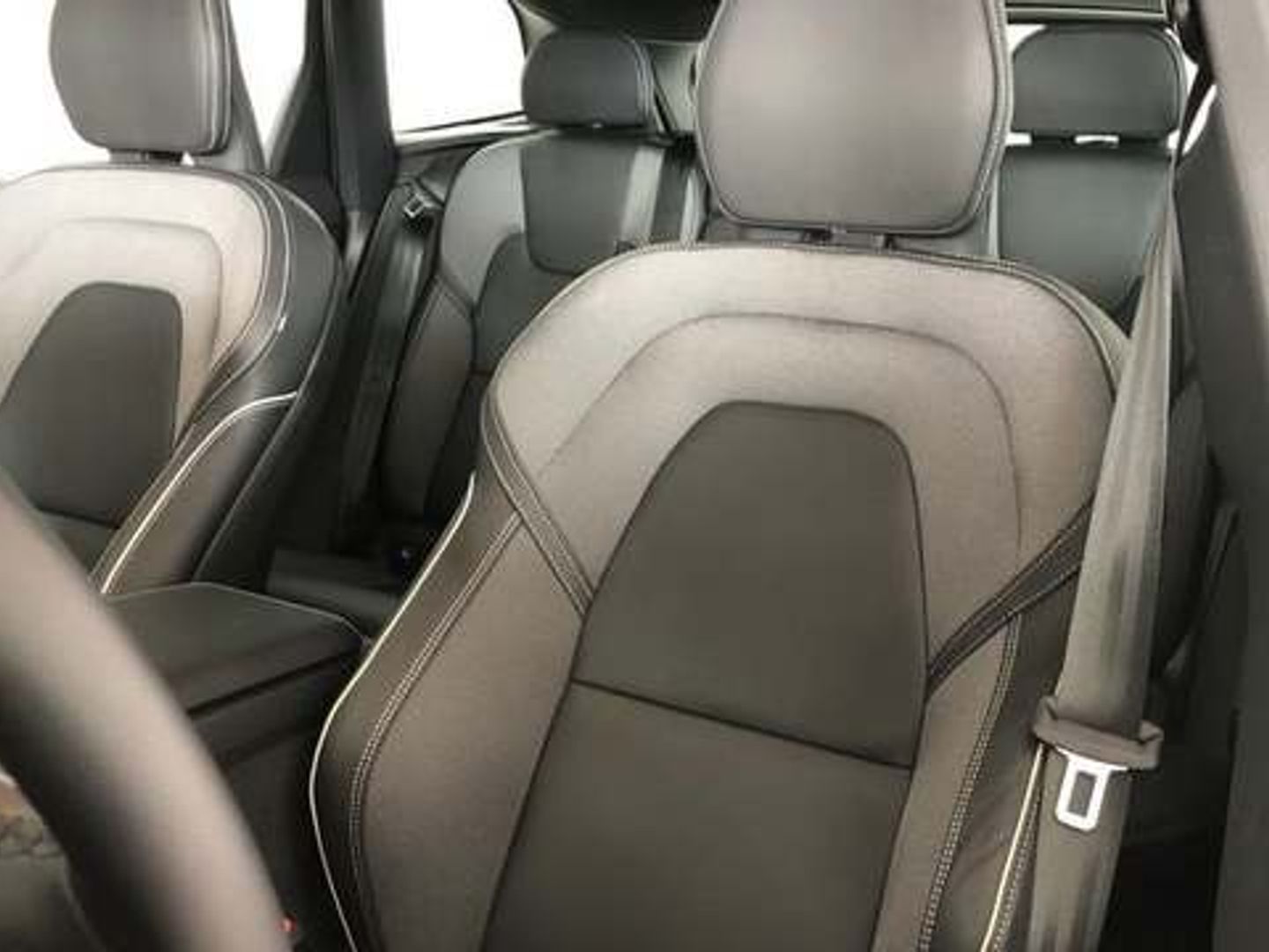Volvo XC60 B5 G Black Edition Plus Dark AWD AT 184 kW (250 CV)
