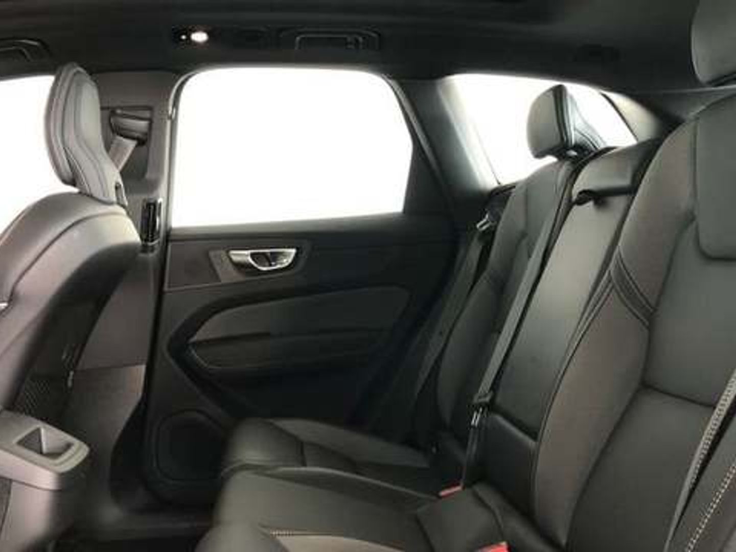 Volvo XC60 B5 G Black Edition Plus Dark AWD AT 184 kW (250 CV)