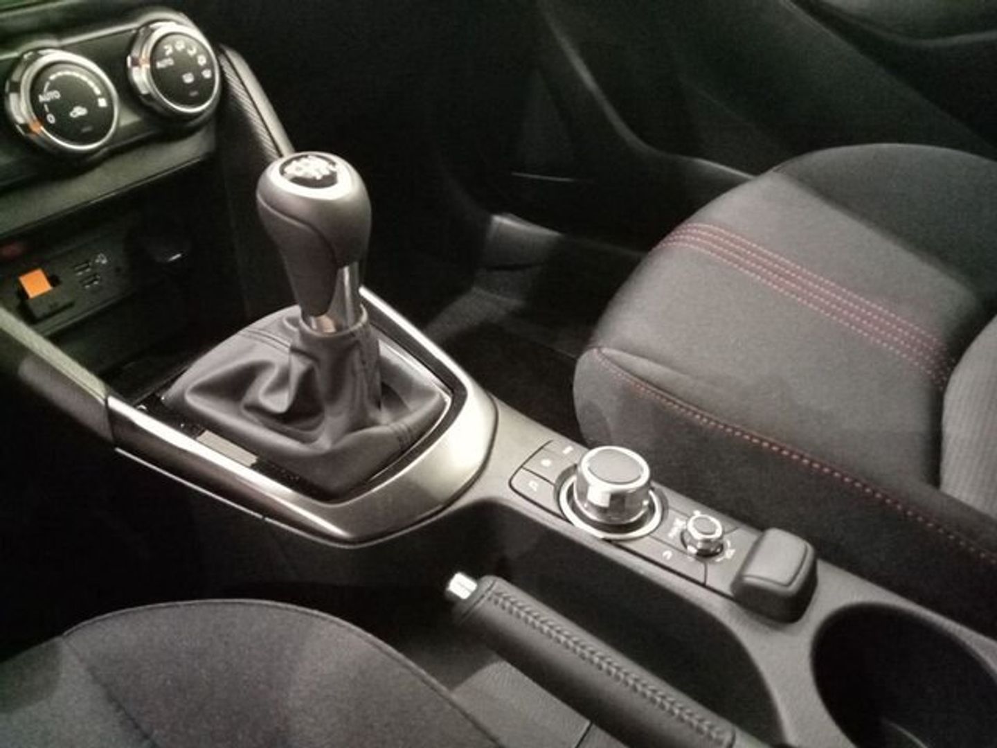 Mazda Mazda 2 1.5 G e-SKYACTIV Homura Aka 66 kW (90 CV)