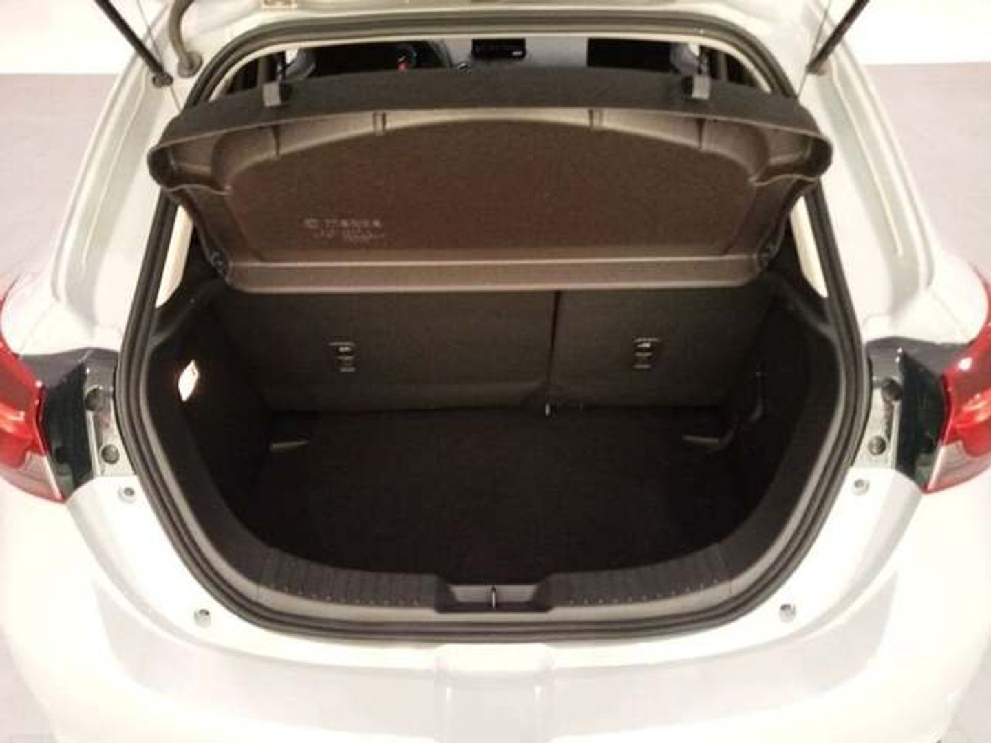 Mazda Mazda 2 1.5 G e-SKYACTIV Homura Aka 66 kW (90 CV)