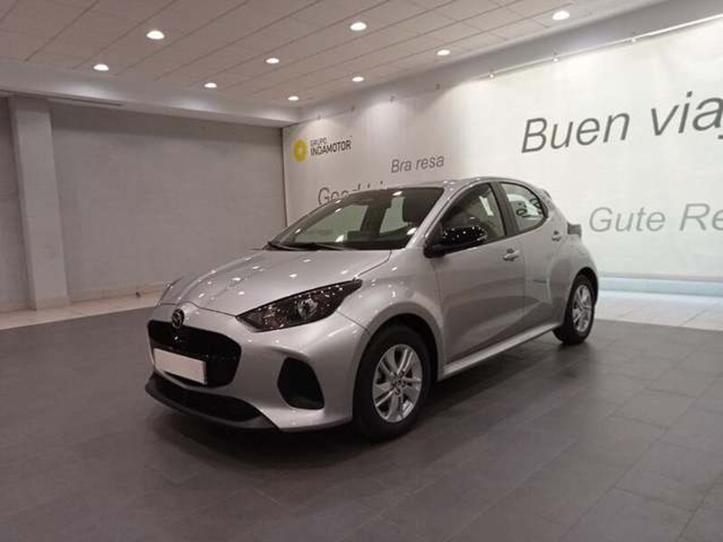 Mazda Mazda 2 1.5 Center-Line CVT  85 kW (116 CV) Gris Plata Sedan