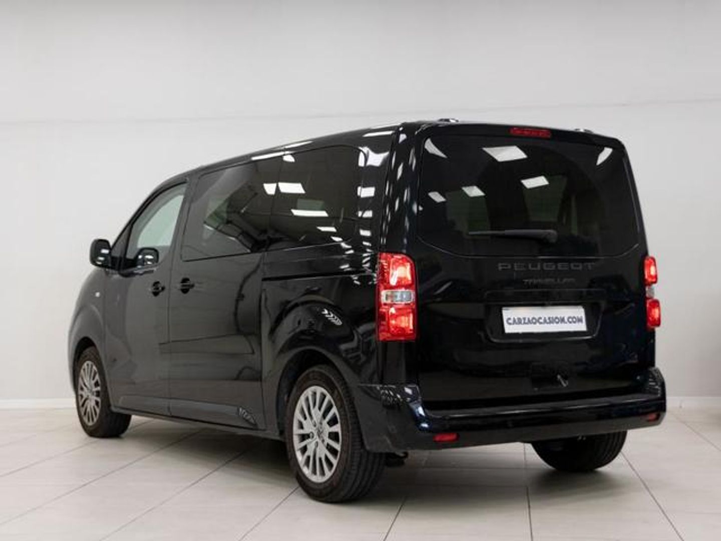 Peugeot Traveller BlueHDi 180 Business Standard EAT8 132 kW (180 CV)