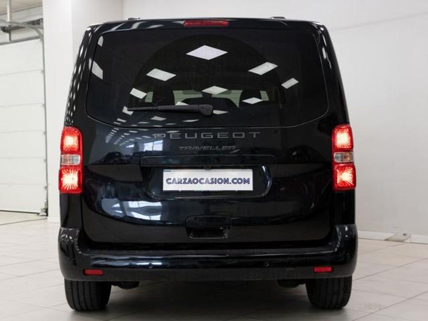 Peugeot Traveller BlueHDi 180 Business Standard EAT8 132 kW (180 CV)