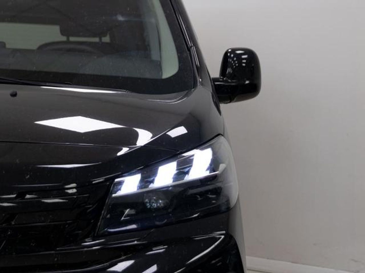 Peugeot Traveller BlueHDi 180 Business Standard EAT8 132 kW (180 CV)