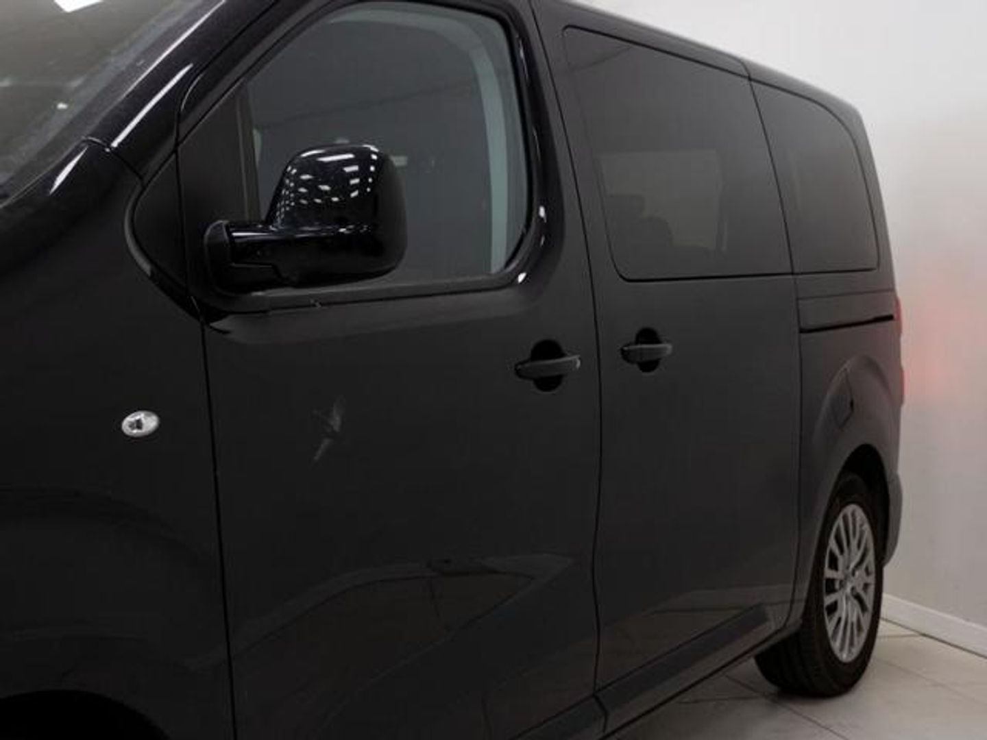 Peugeot Traveller BlueHDi 180 Business Standard EAT8 132 kW (180 CV)