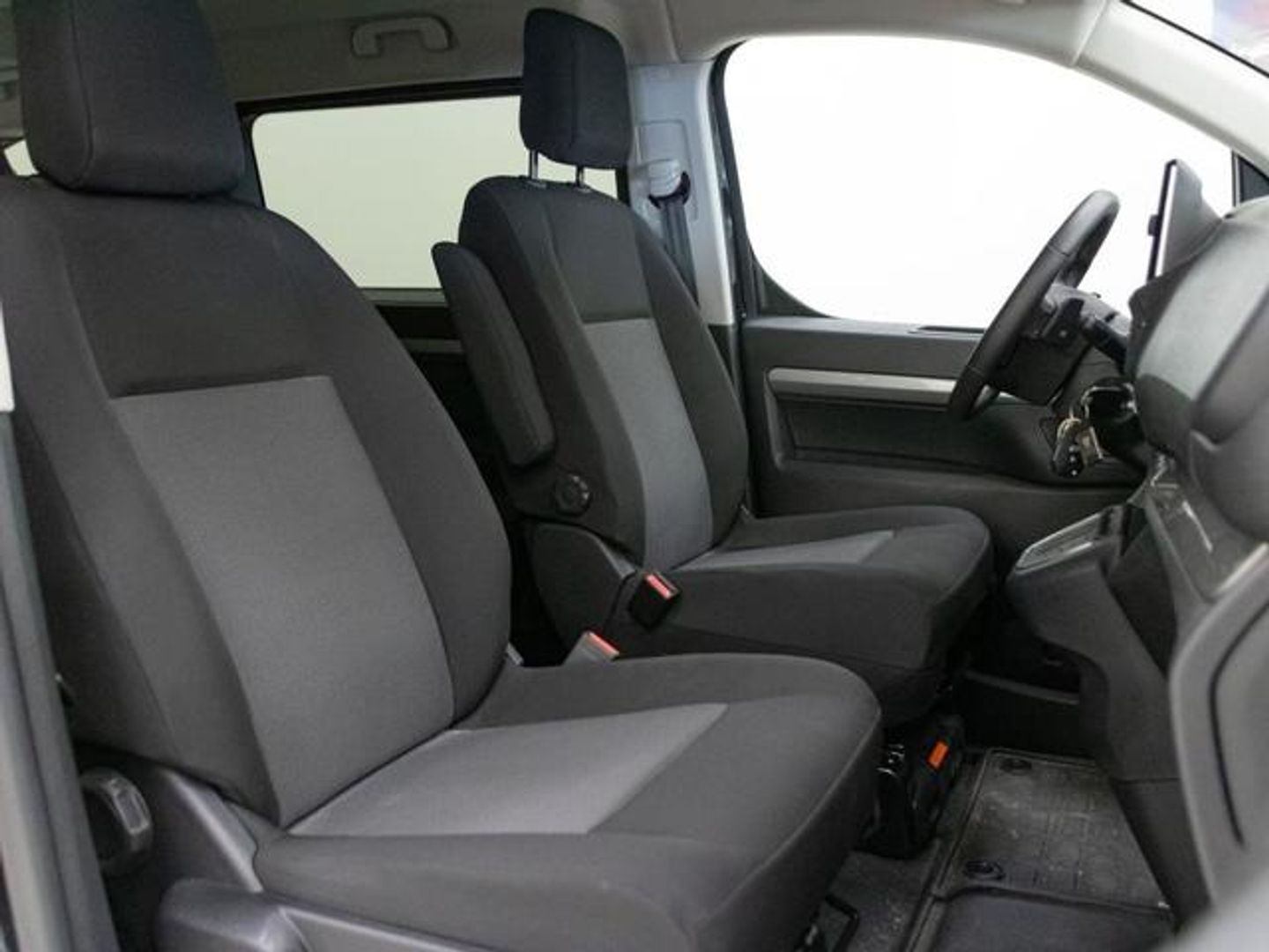 Peugeot Traveller BlueHDi 180 Business Standard EAT8 132 kW (180 CV)
