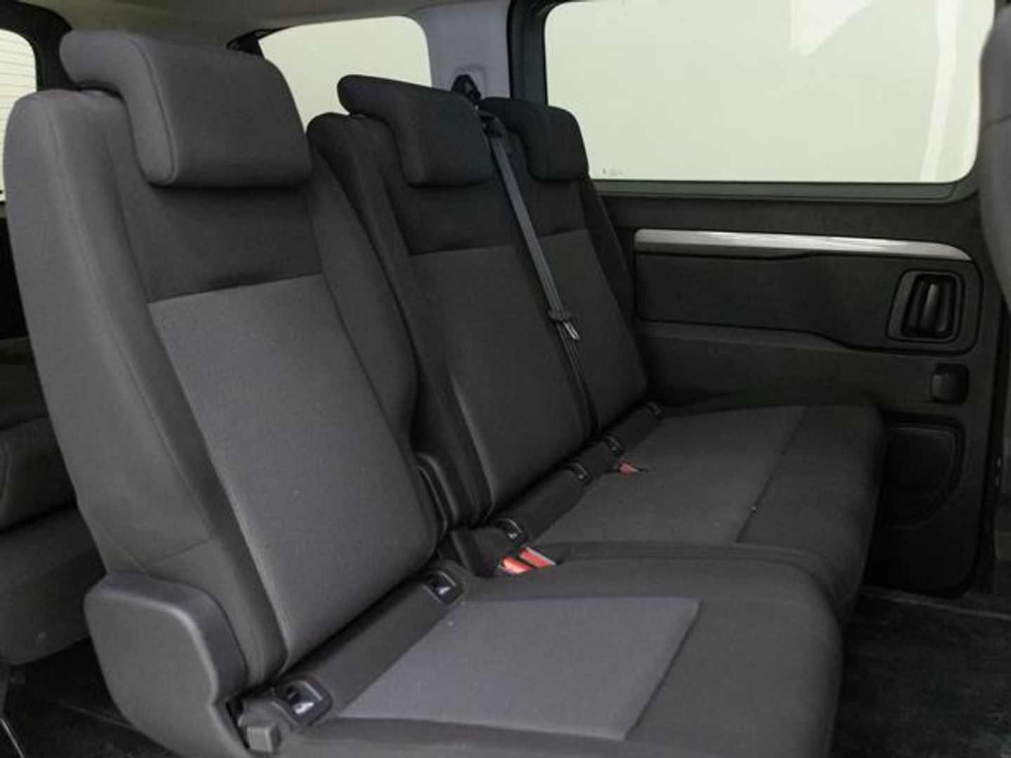 Peugeot Traveller BlueHDi 180 Business Standard EAT8 132 kW (180 CV)