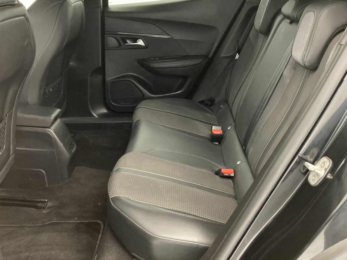 Peugeot 2008 BlueHDi 130 S&S GT EAT8 96 kW (130 CV)